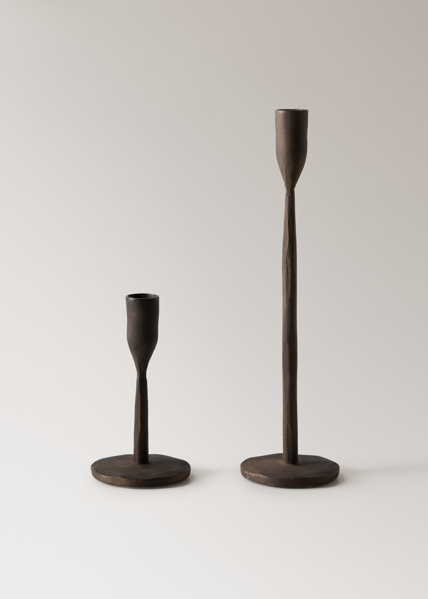 Low iron candle holder - Details of the article 4