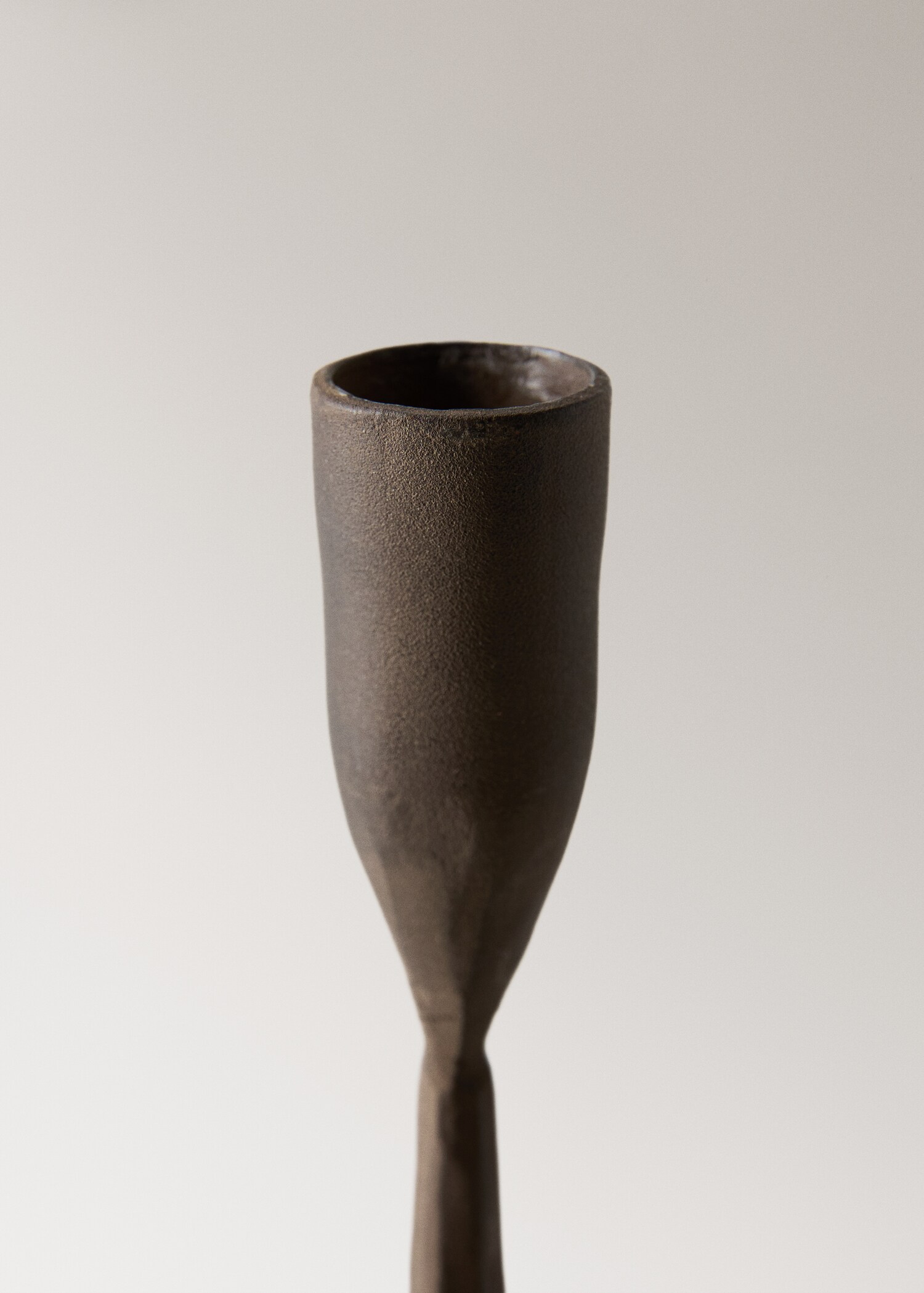 Hoge ijzeren kandelaar - Detail van het artikel 1