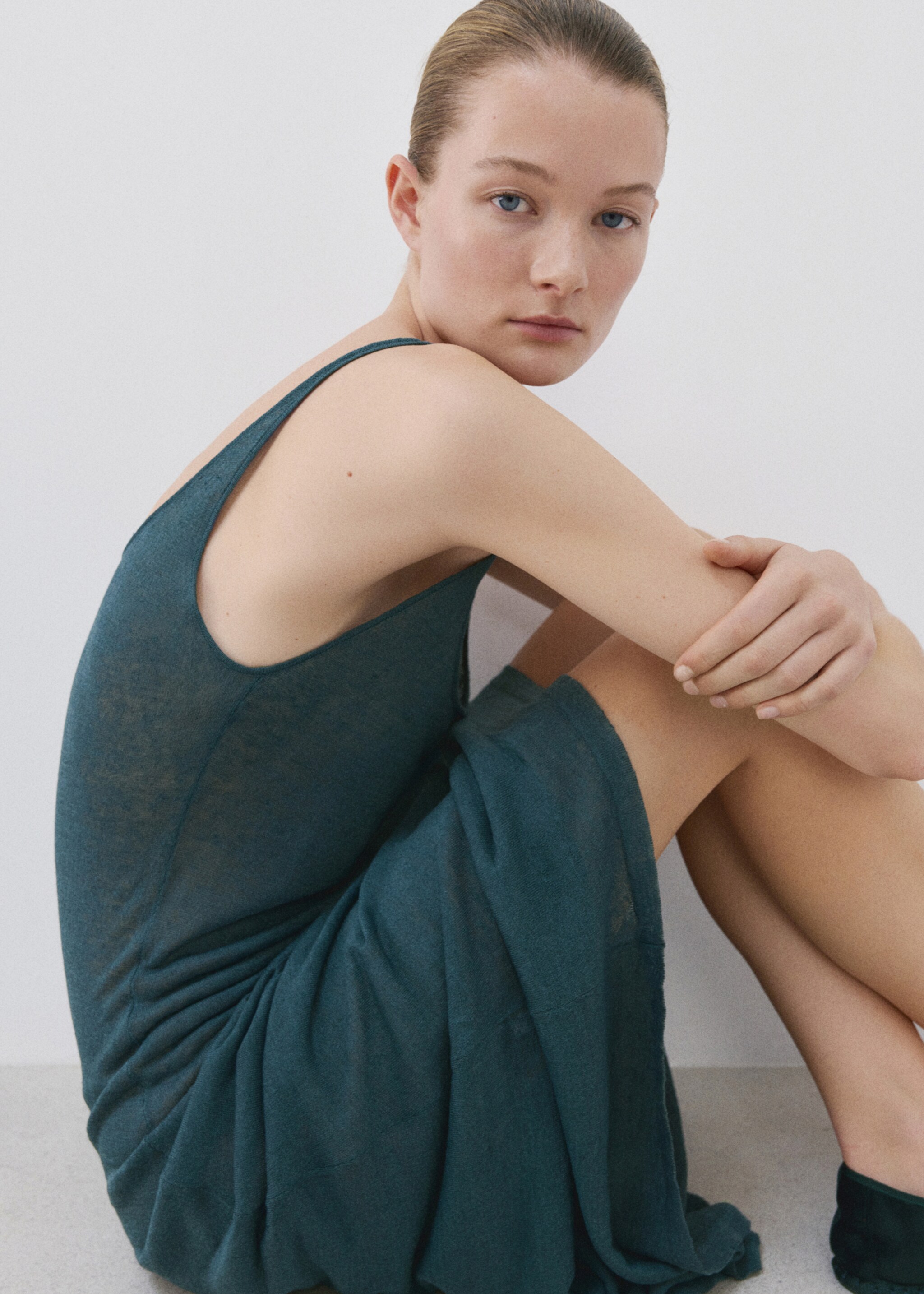 Linen knit dress - Details of the article 2, Night Blue. Ref: 27013317-00.