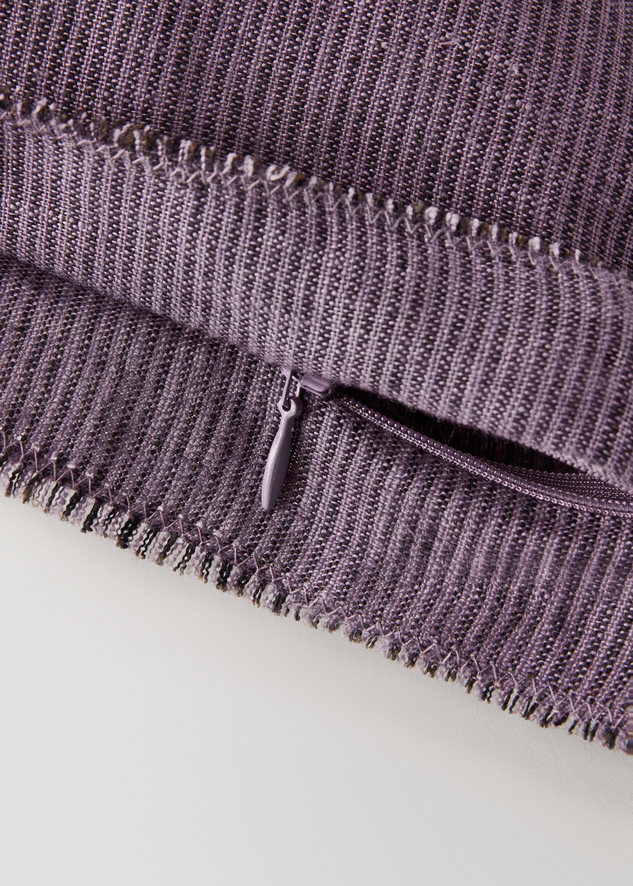 Povlak na polštářek z lnu s prošitím 30x50 cm - Detail zboží 2, Purpurová. Ref: 27013318-00.