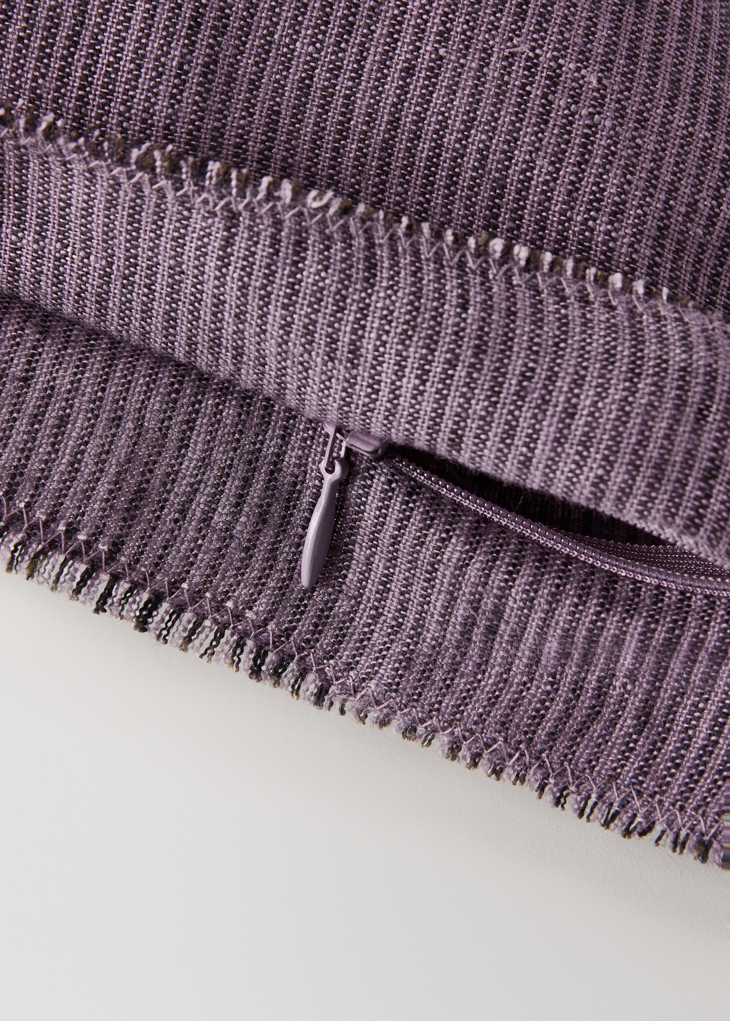 Linen cushion cover with topstitch finish 30x50 cm - Details of the article 2