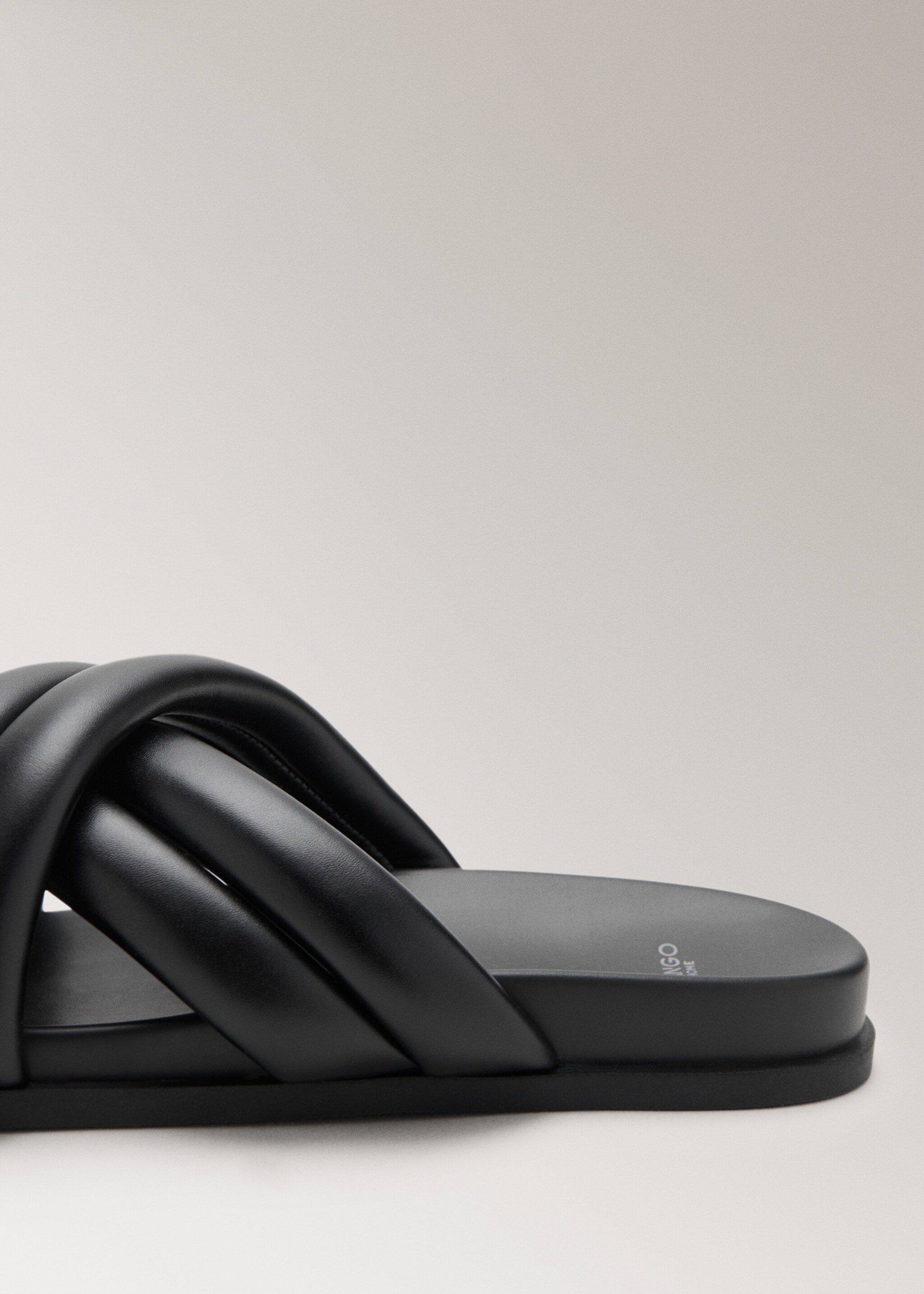 Padded cross-strap leather sandal - Details of the article 1, Black. Ref: 27013320-00.
