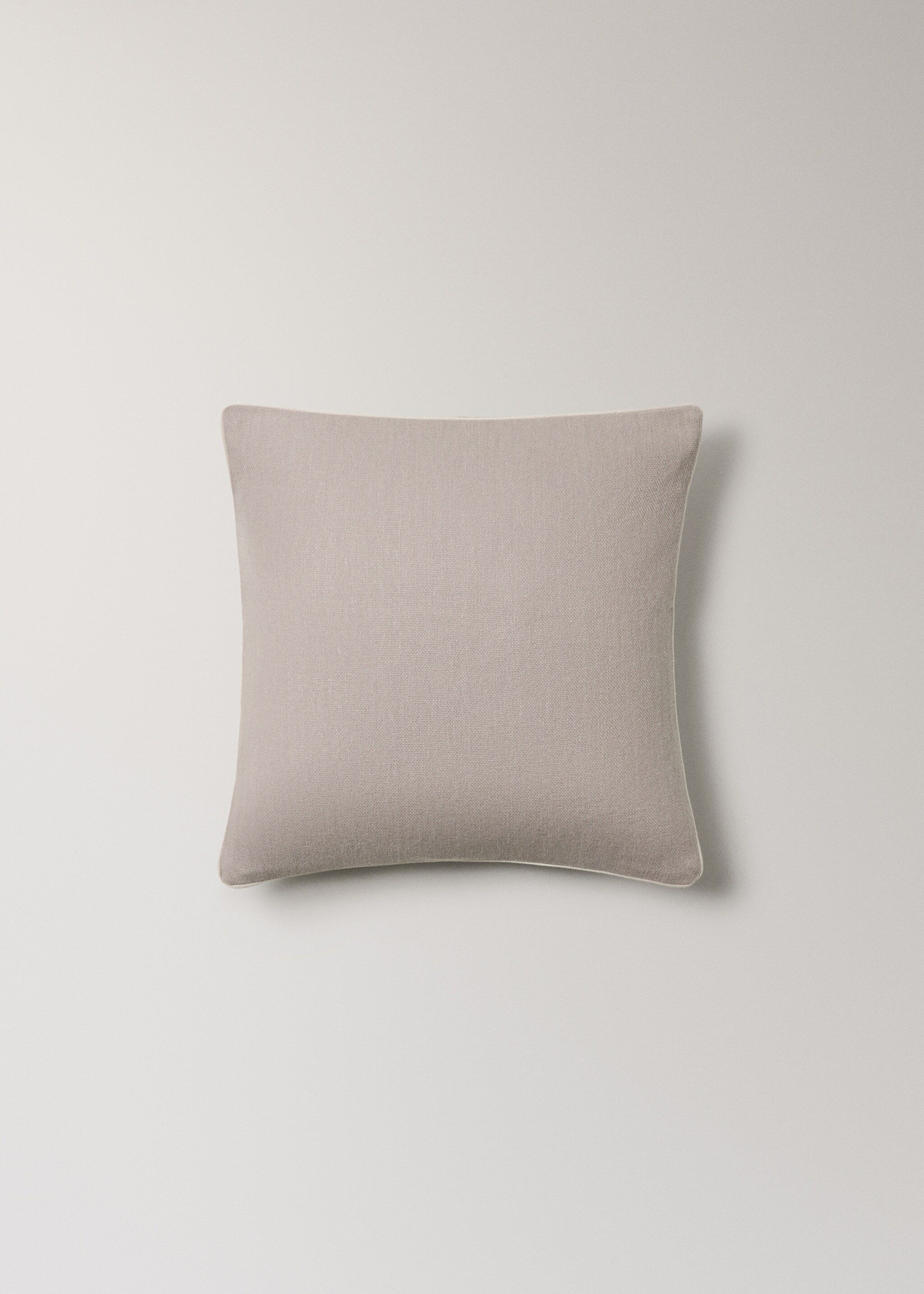 Piping cushion cover 45x45cm - Article without model, Sand. Ref: 27013323-00.