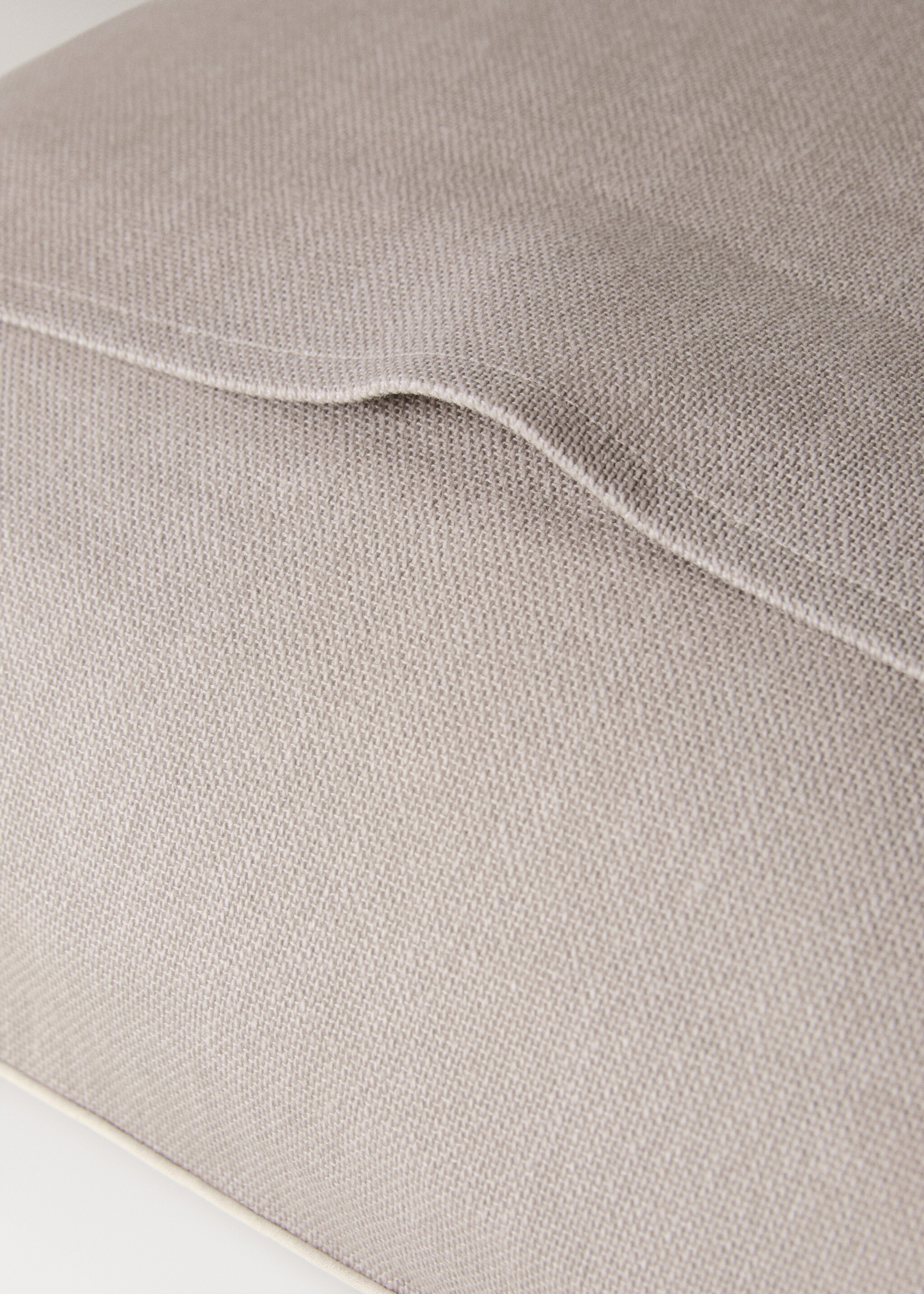 Piping cushion cover 45x45cm - Details of the article 2, Sand. Ref: 27013323-00.