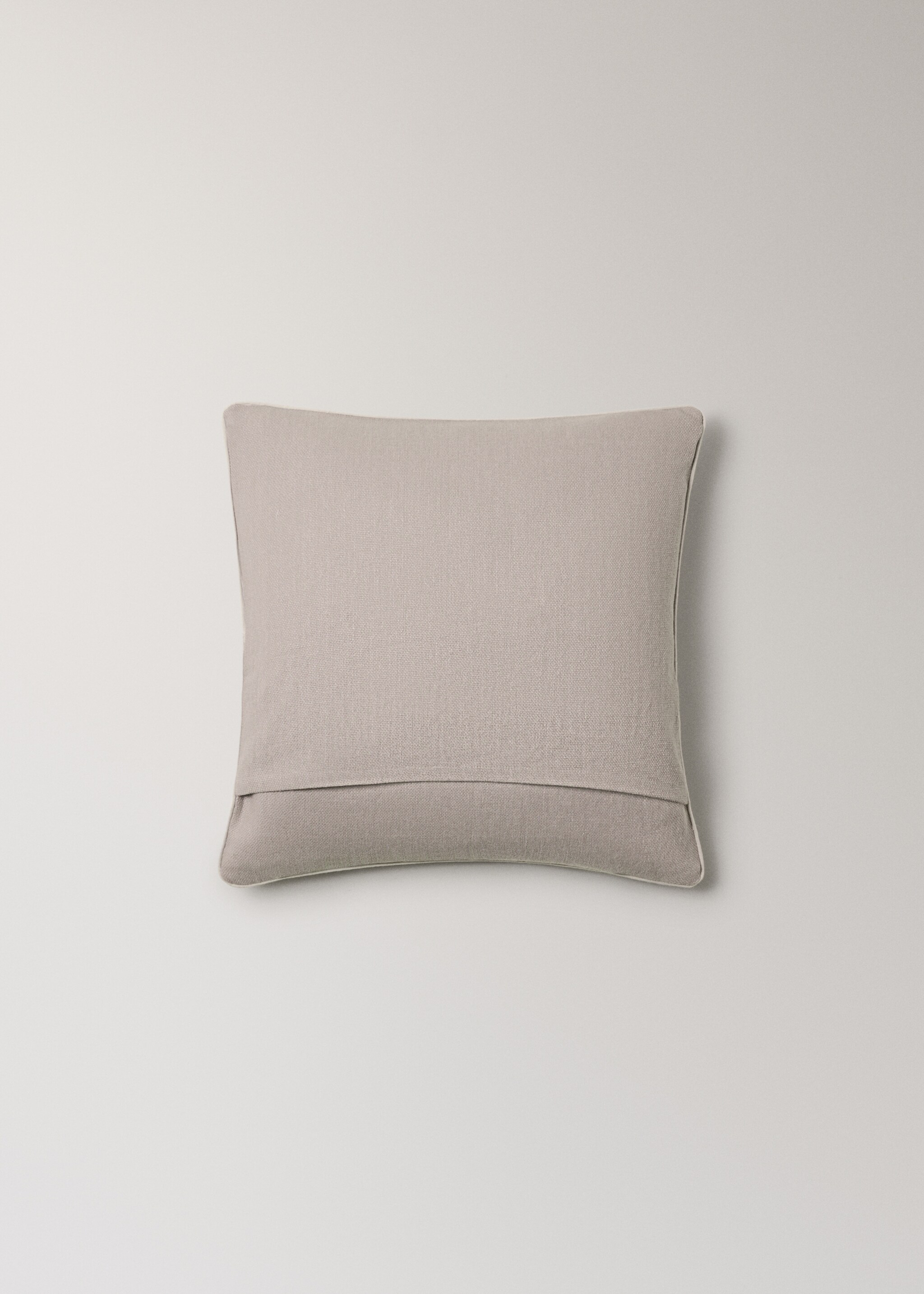 Piping cushion cover 45x45cm - Details of the article 4, Sand. Ref: 27013323-00.