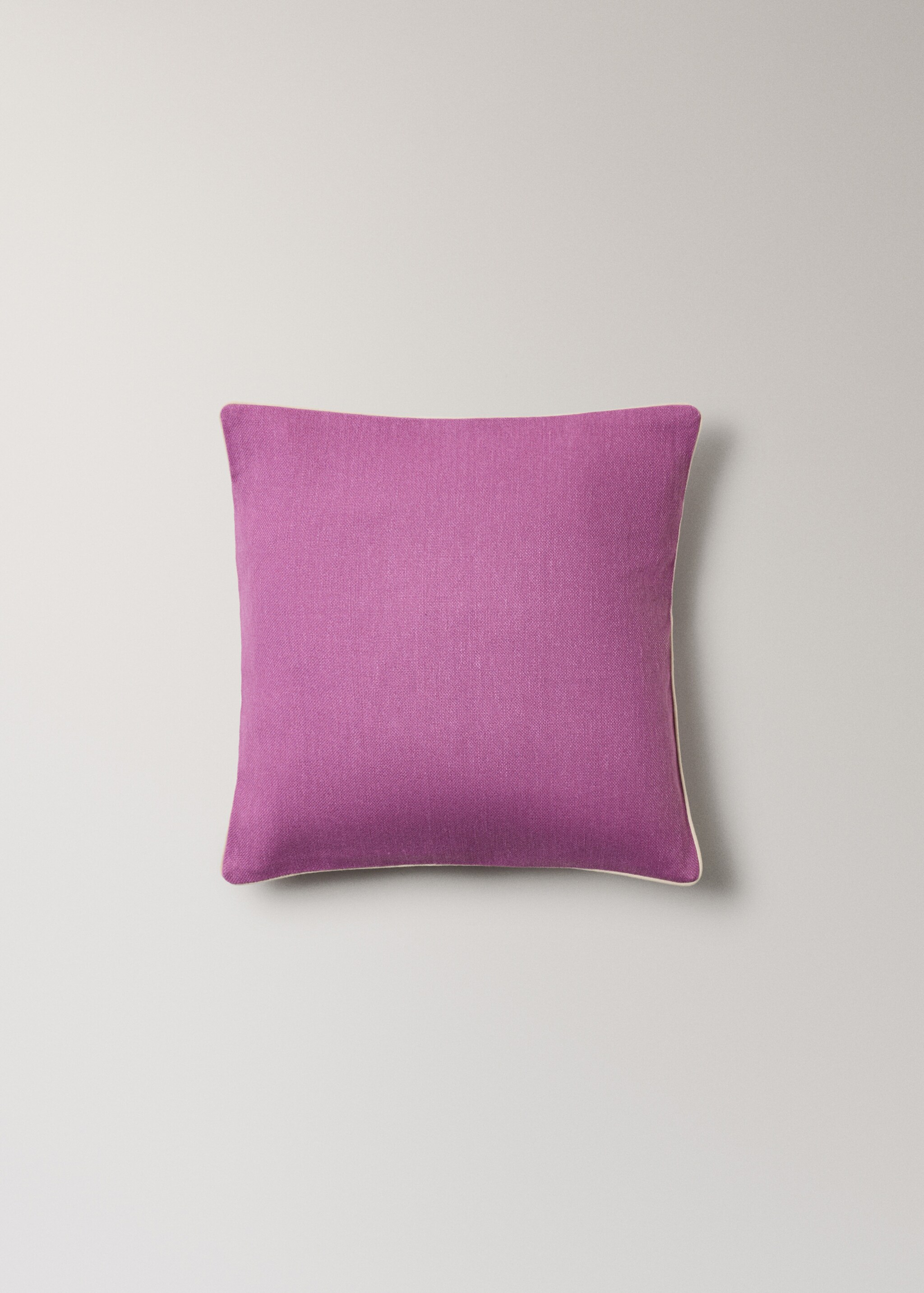 Piping cushion cover 45x45cm - Article without model, Medium Pink. Ref: 27013323-00.