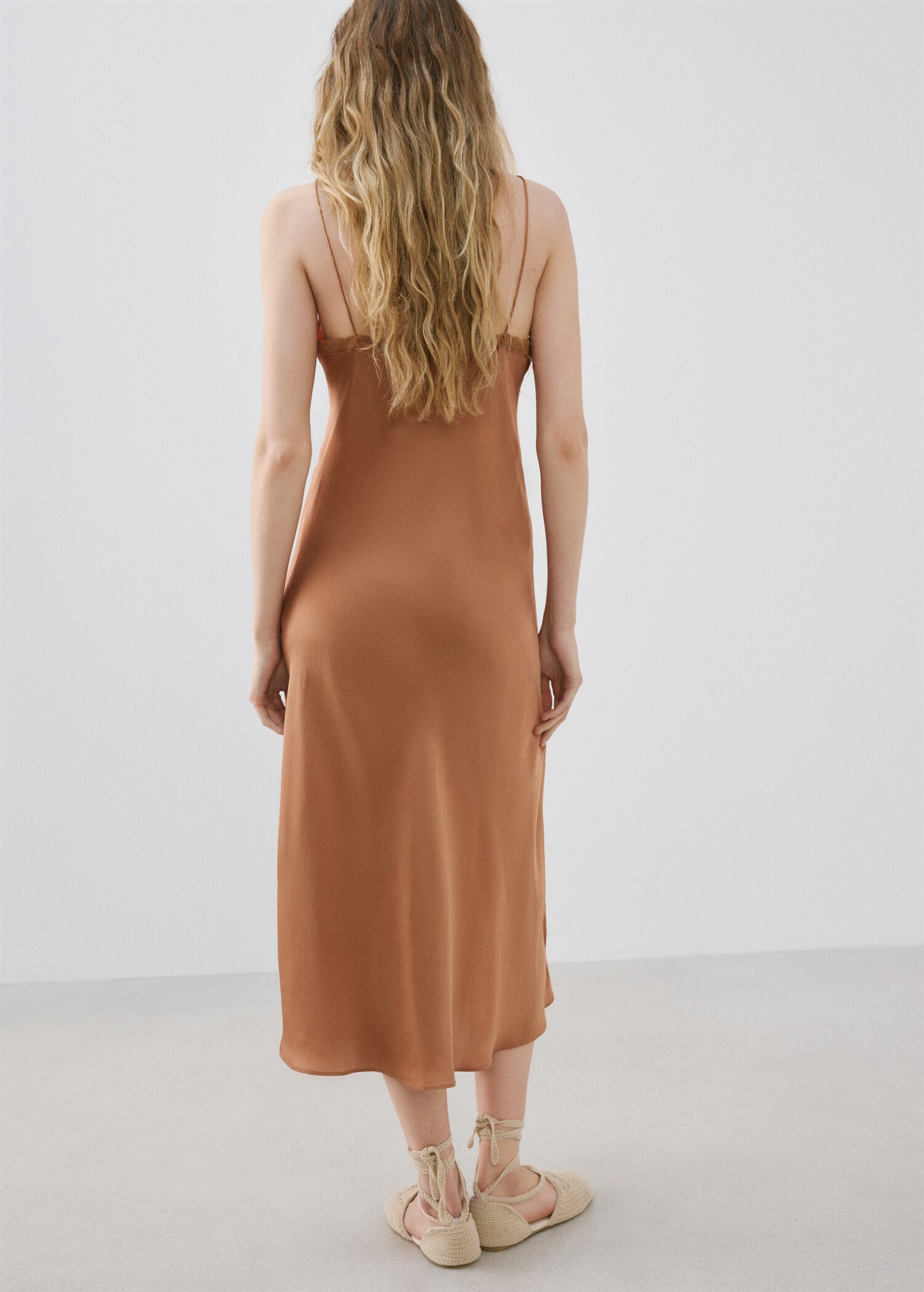 Satin nightgown with straps - Reverse of the article