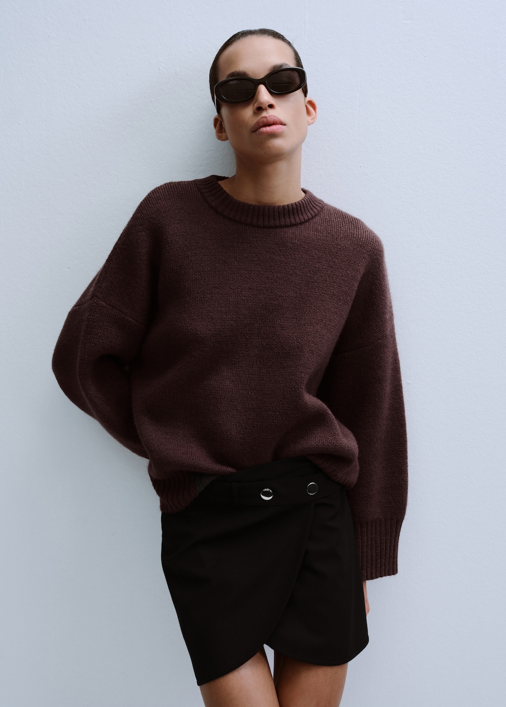 Round-neck knitted sweater
