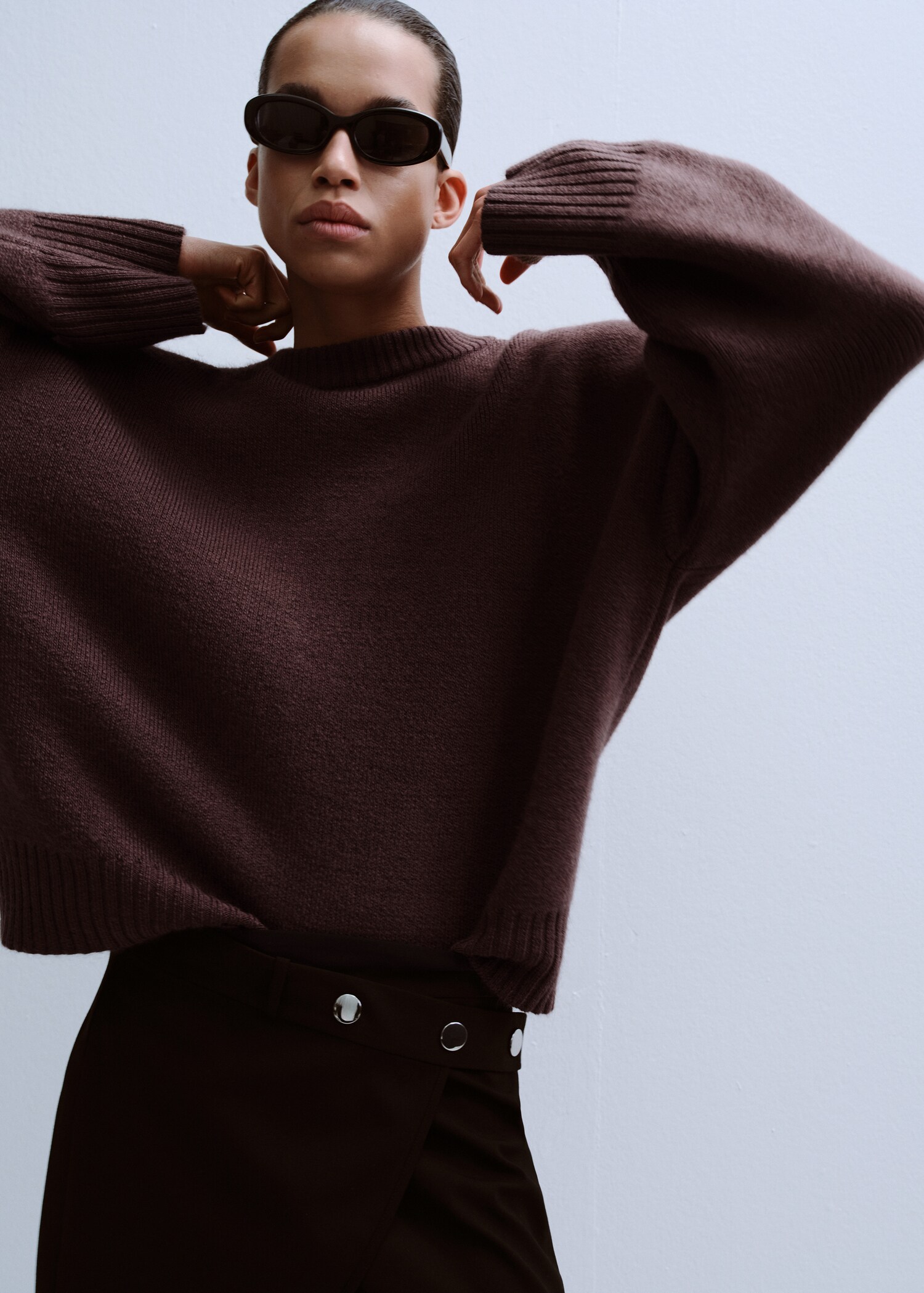 Round-neck knitted sweater - Details of the article 1
