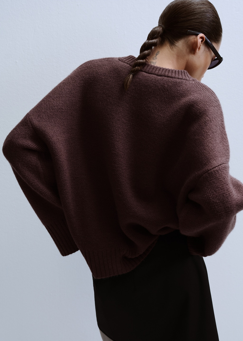 Round-neck knitted sweater - image 3