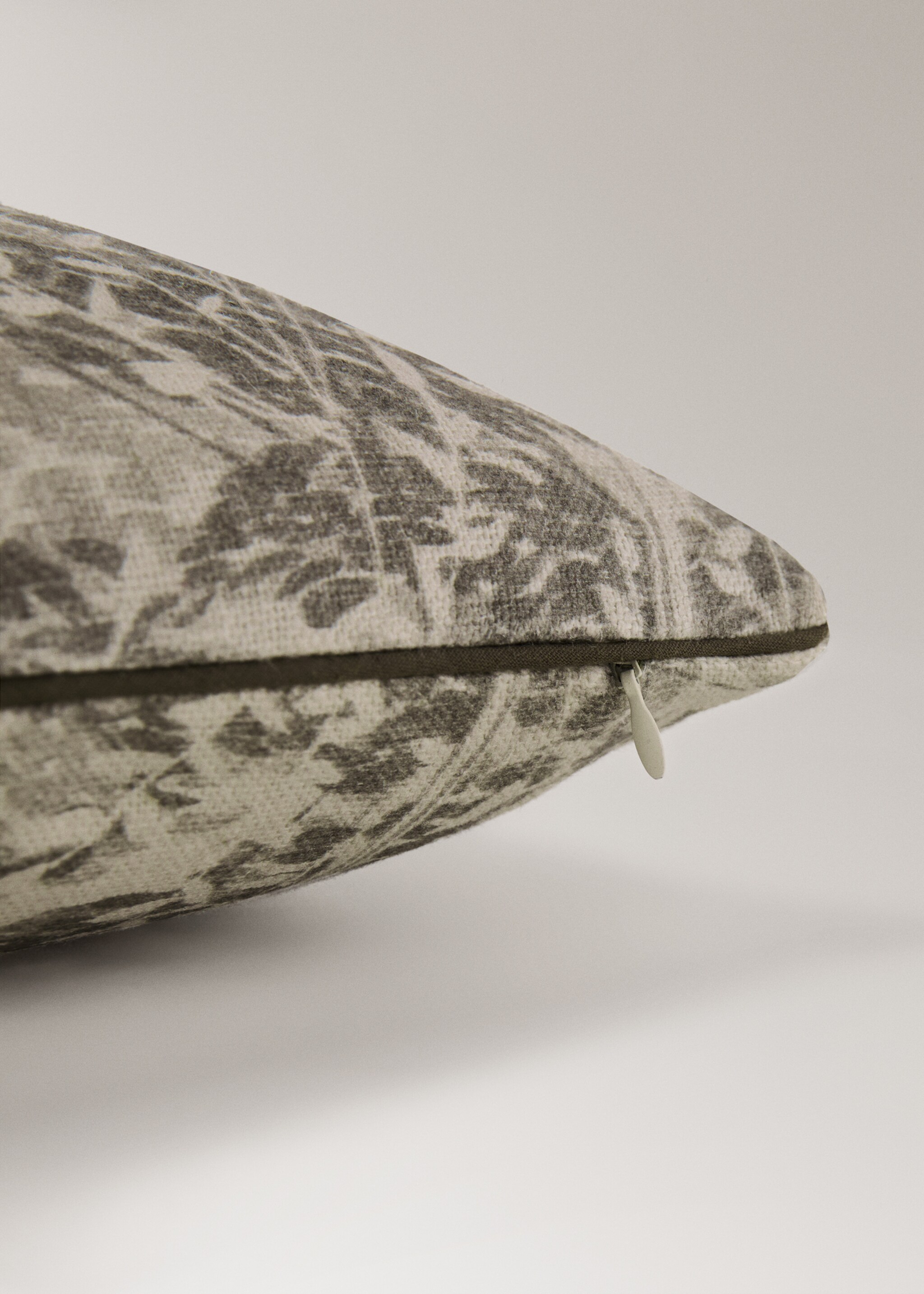 Чохол для декоративної подушки з льону з принтом, 50x50 см - Детальніше про товар 2, Помірно-коричневий. Ref: 27013344-00.