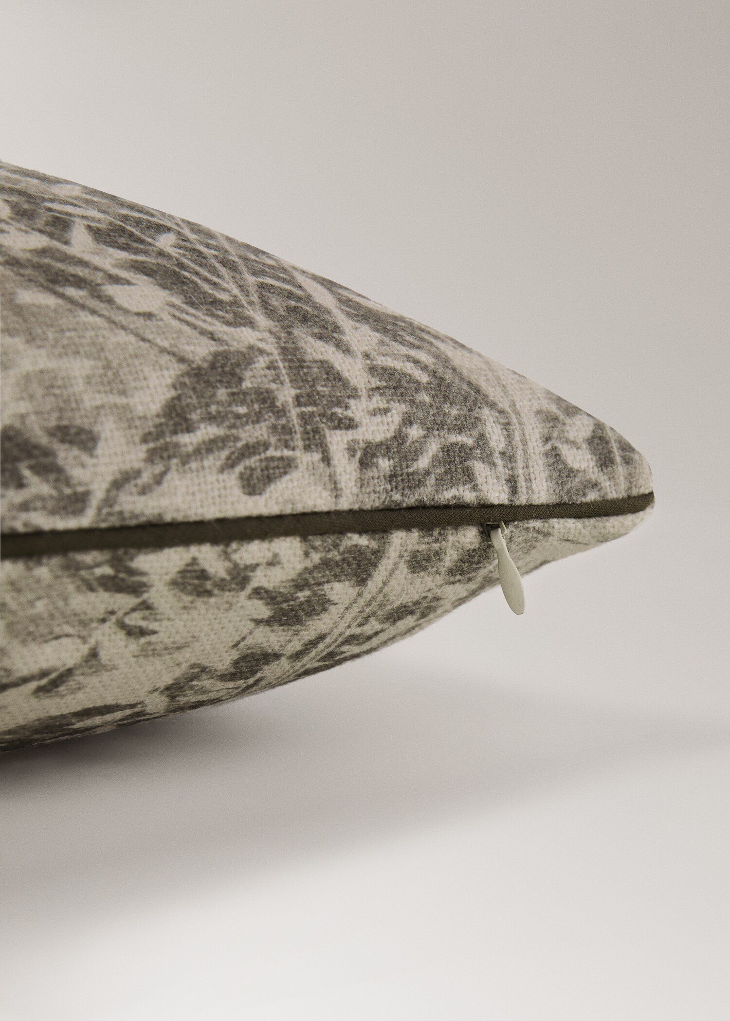 Чохол для декоративної подушки з льону з принтом, 50x50 см - Детальніше про товар 2