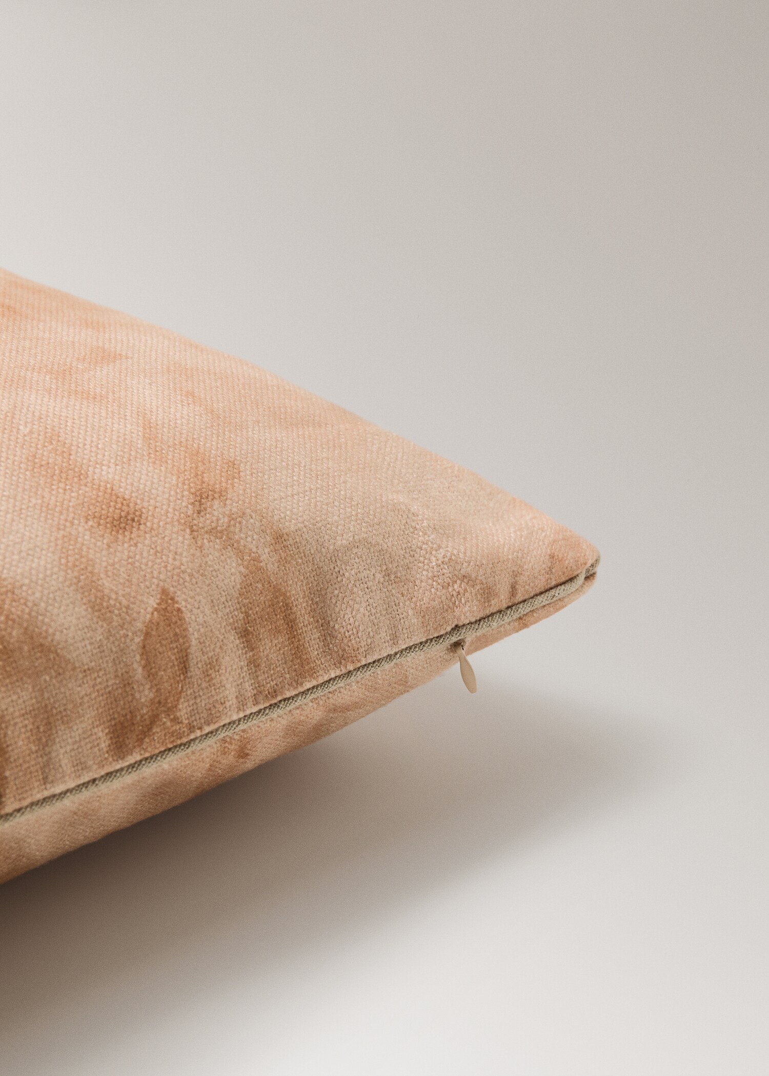 Лляна наволочка на декоративну  подушку з квітковим принтом 40x60 см - Детальніше про товар 2