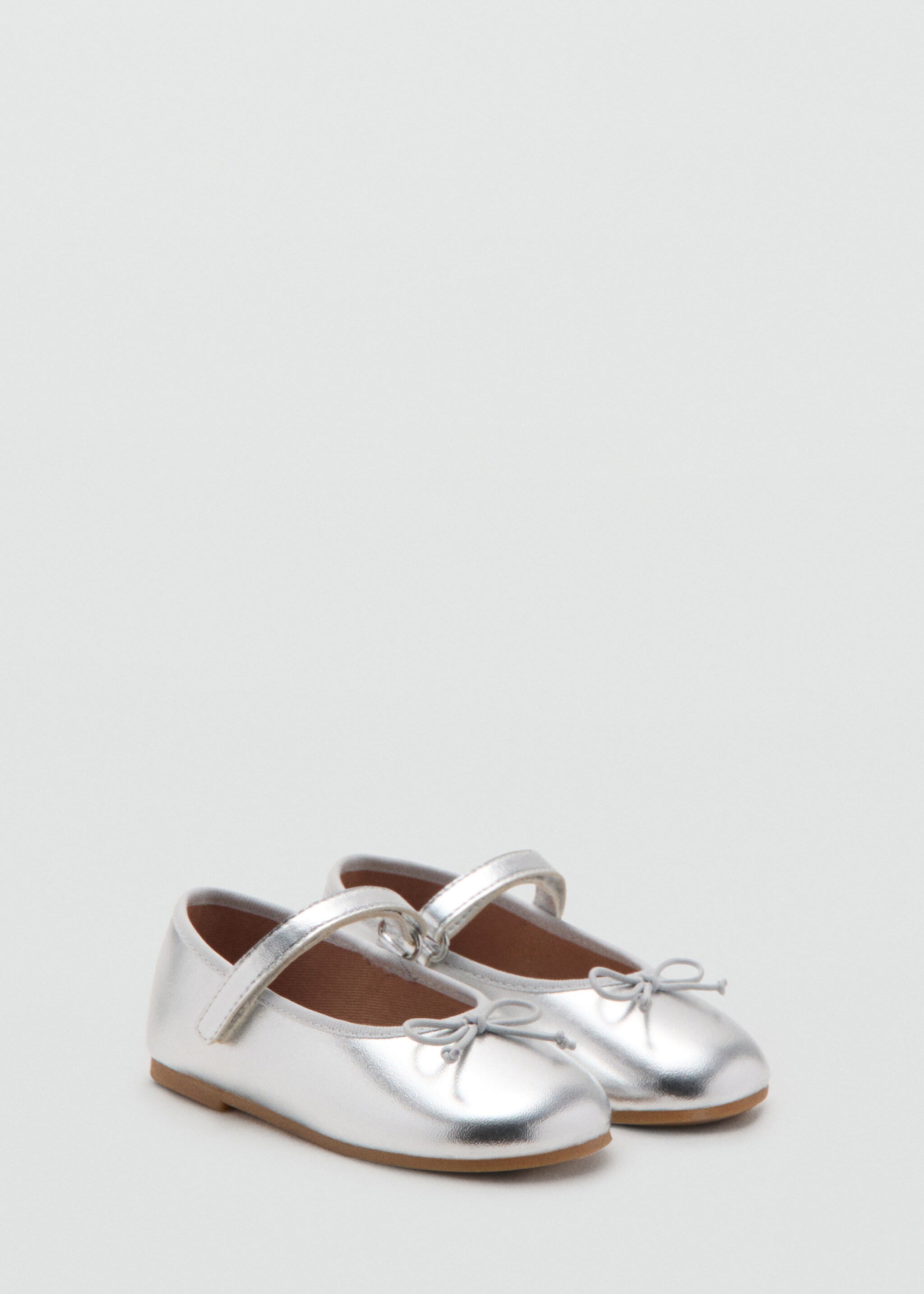 Metalická baleríny s vázačkou - Náhled ve středové rovině, Stříbrná. Ref: 27013718-00.