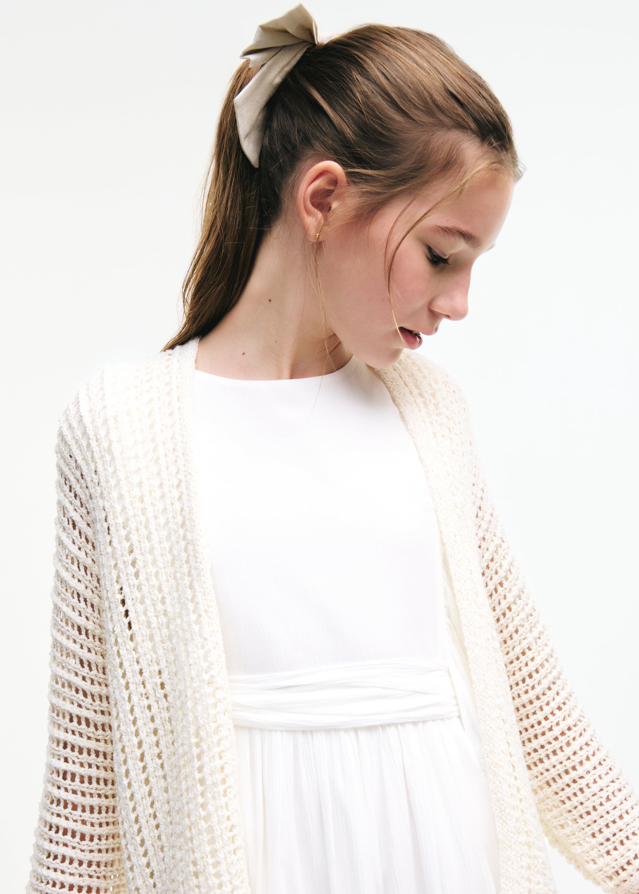 Hålstickad kofta - Detaljer om artikeln 5, Rå. Ref: 27013736-00.