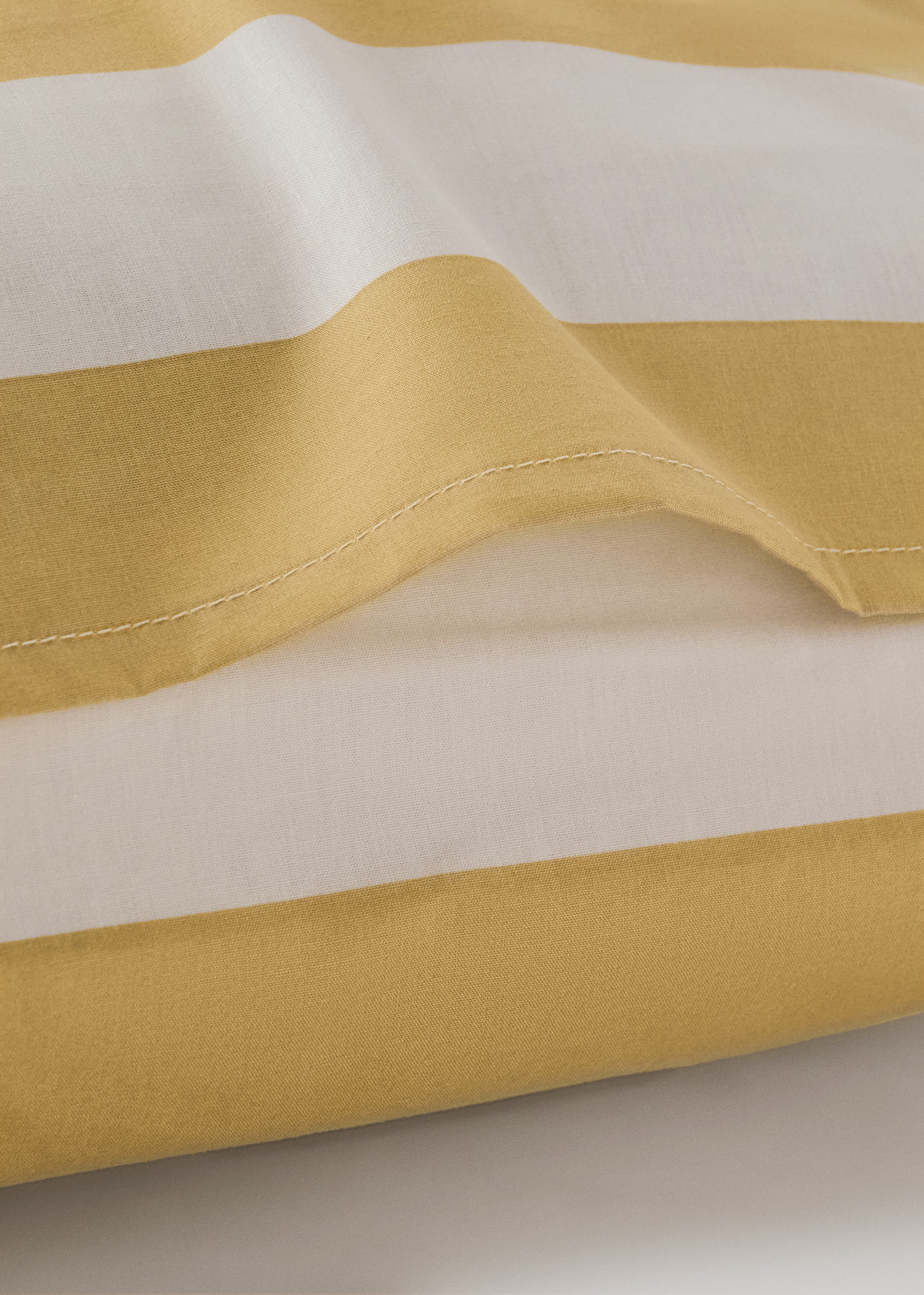 Two 200-thread count percale cotton wide-striped kodak-print pillowcases 50x75 cm - Details of the article 1, Mustard. Ref: 27013743-00.