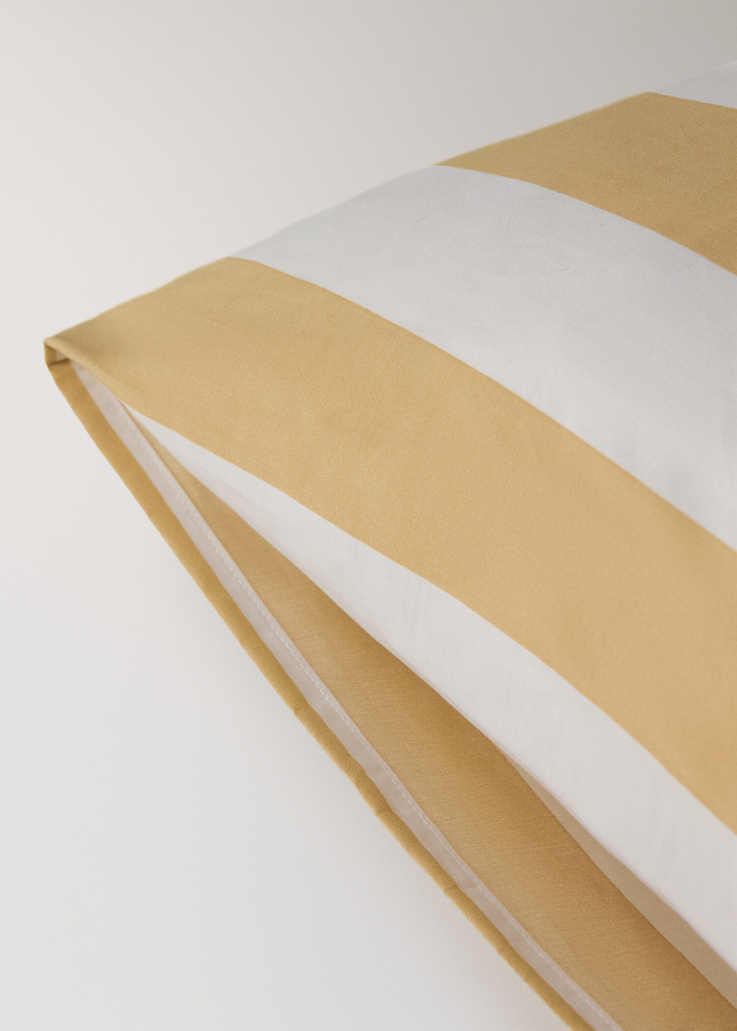 Two 200-thread count percale cotton wide-striped kodak-print pillowcases 50x75 cm - Details of the article 2