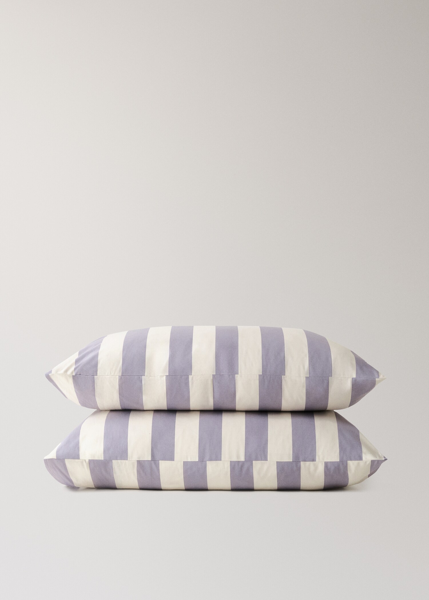 Two 200-thread count percale cotton wide-striped kodak-print pillowcases 50x75 cm - Details of the article 3