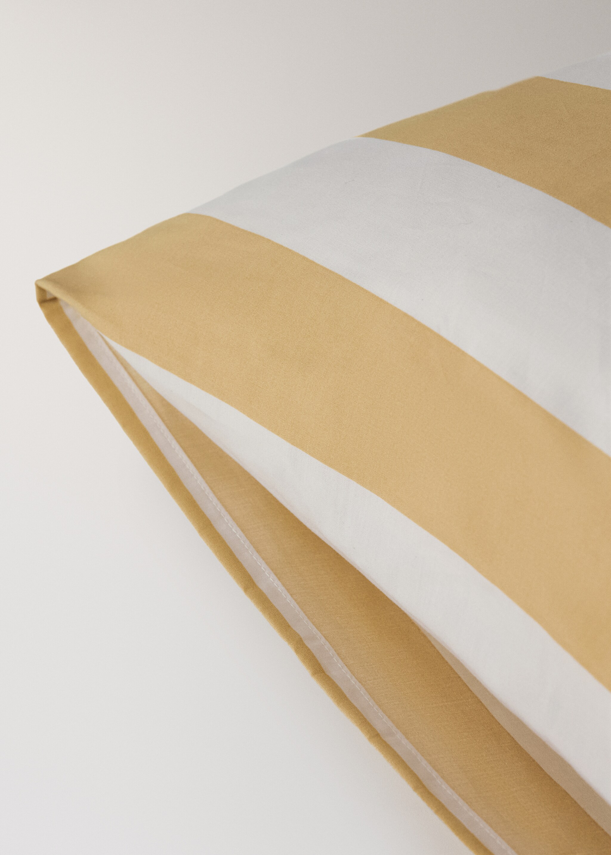 Twee kussenslopen van perkal-katoen, 200 draden, met brede strepen in Kodak-kleuren 60×60 cm - Detail van het artikel 2, Mosterd. Ref: 27013744-00.