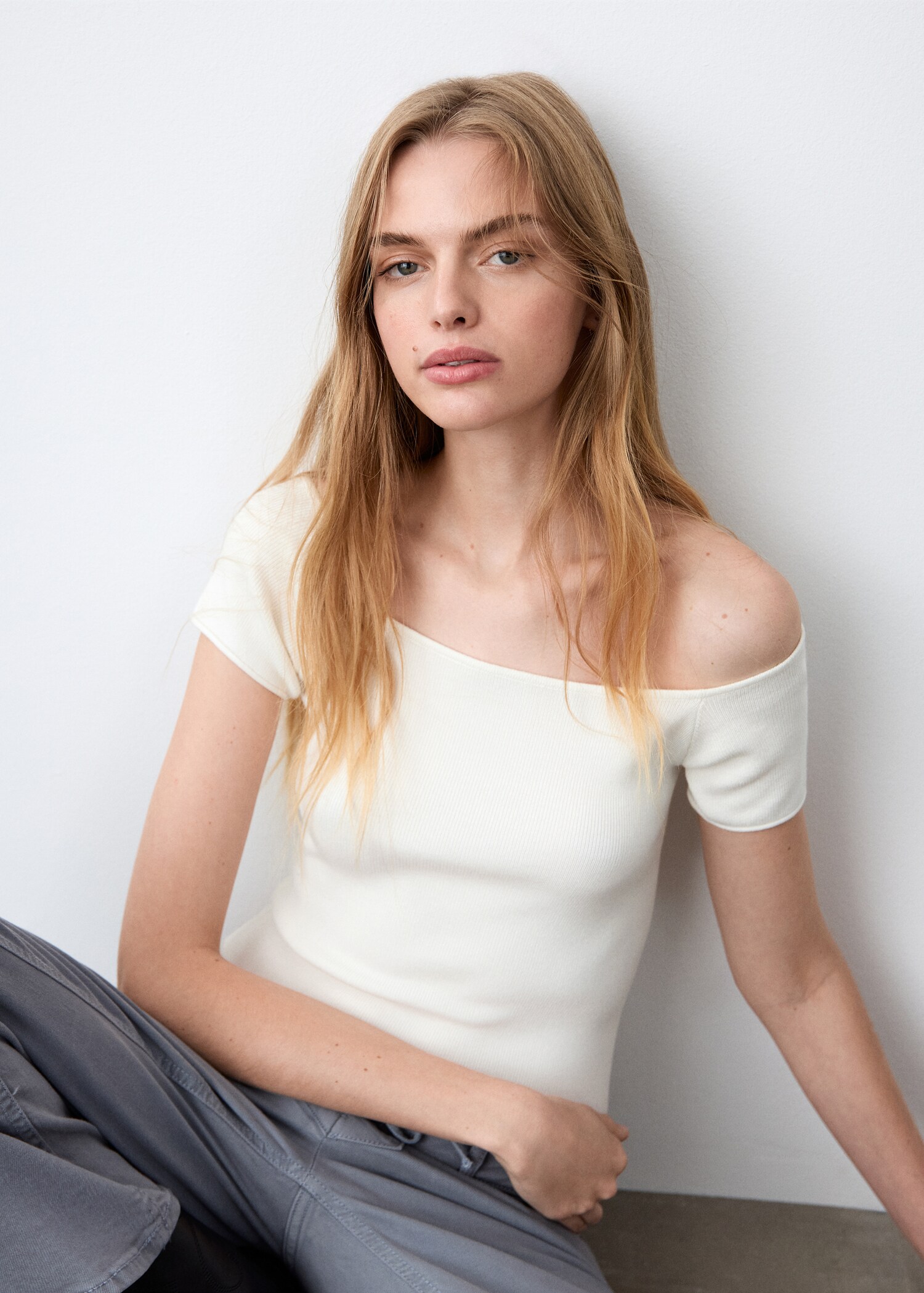 Fitted crop top - Details of the article 2