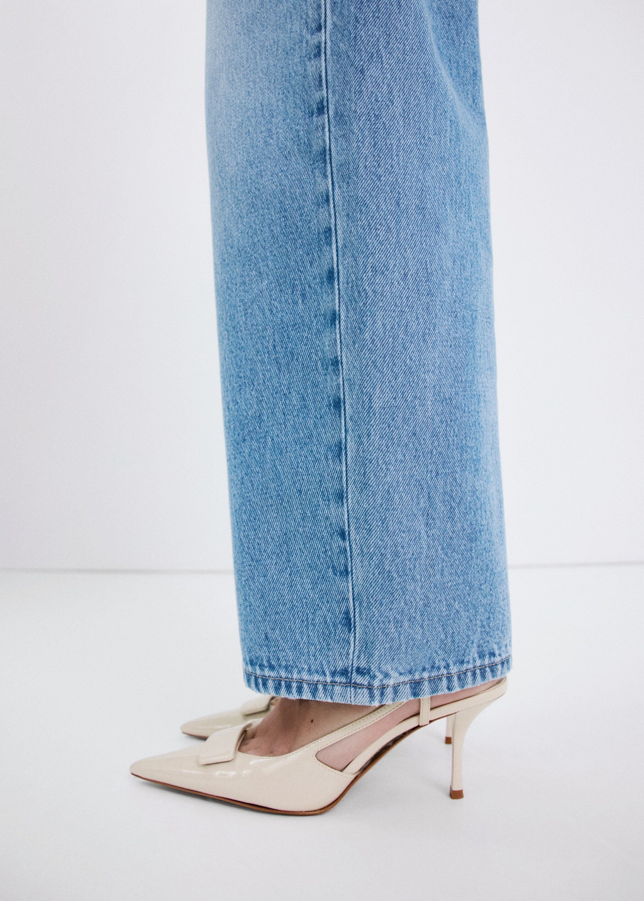 Patent heeled shoes - Details of the article 9, Ecru. Ref: 27014052-00.