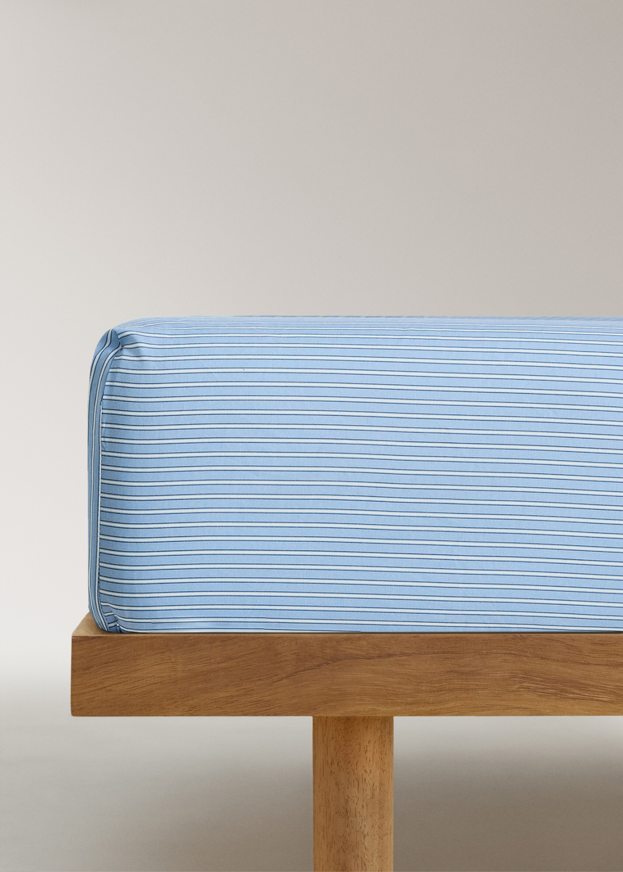 Shirt-style striped percale children’s fitted sheet for 135/140-cm bed - Article without model, Blue. Ref: 27014063-00.