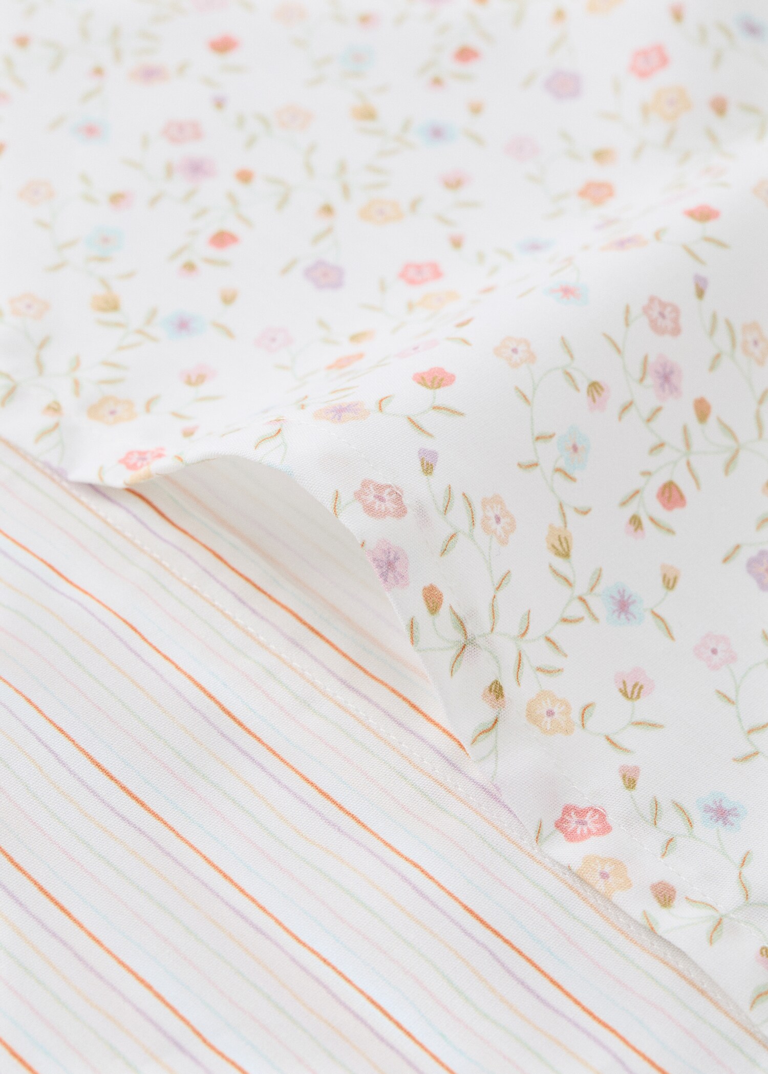 Reversible children's duvet cover with stripes and flowers Queen Bed - Details of the article 1