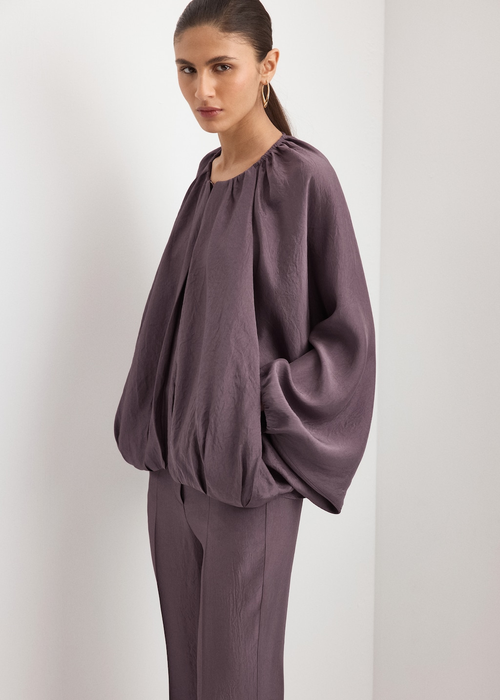 Straight mid-rise pants - image 4