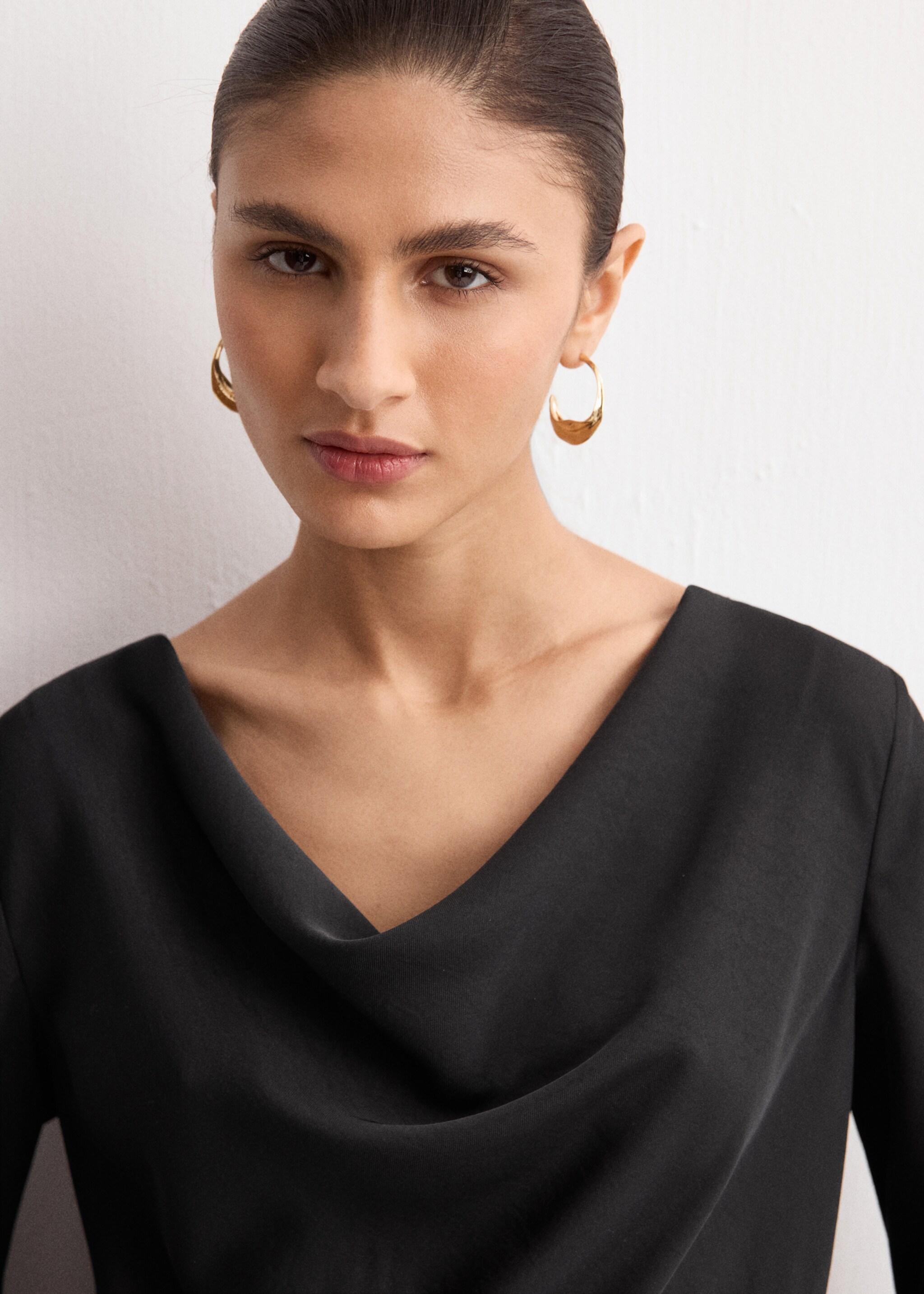 Vestido cuello drapeado - Detalle del artículo 1, Negro. Ref: 27014079-00.