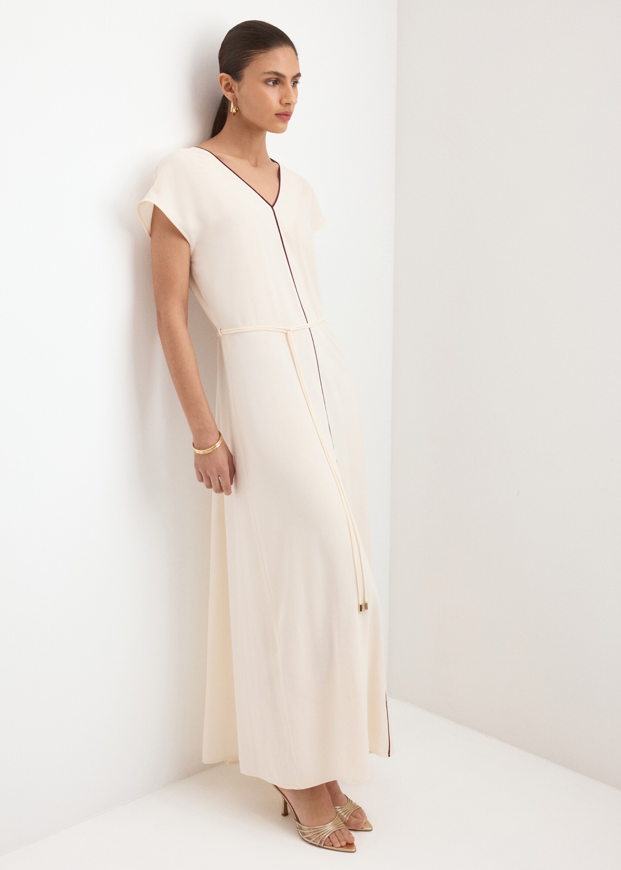 Belt detail dress - Details of the article 2, Ecru. Ref: 27014081-00.
