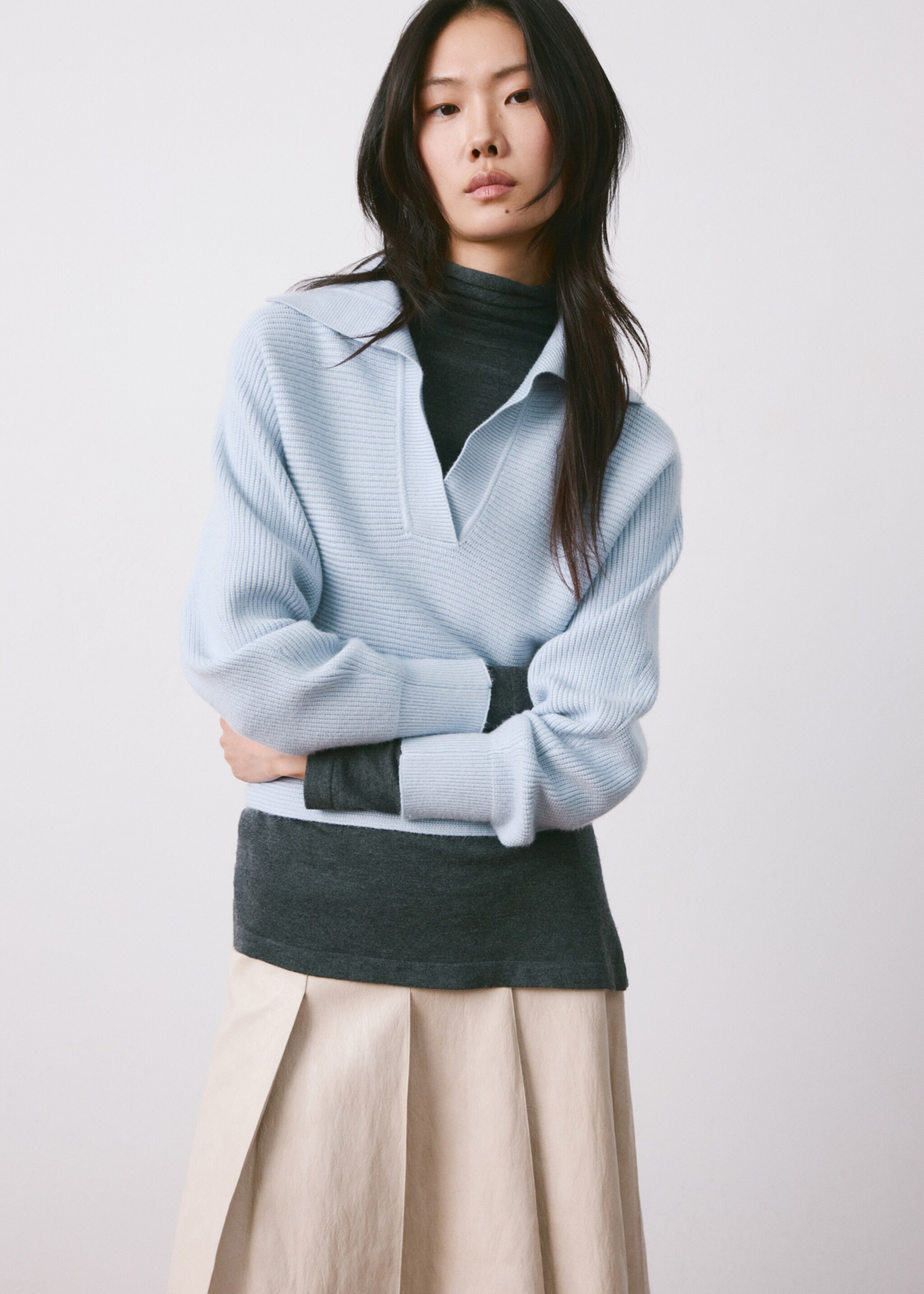 V-neck knit sweater - Medium plane, Sky Blue. Ref: 27014085-00.