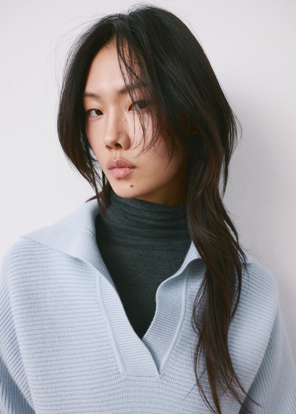 V-neck knit sweater - image 5