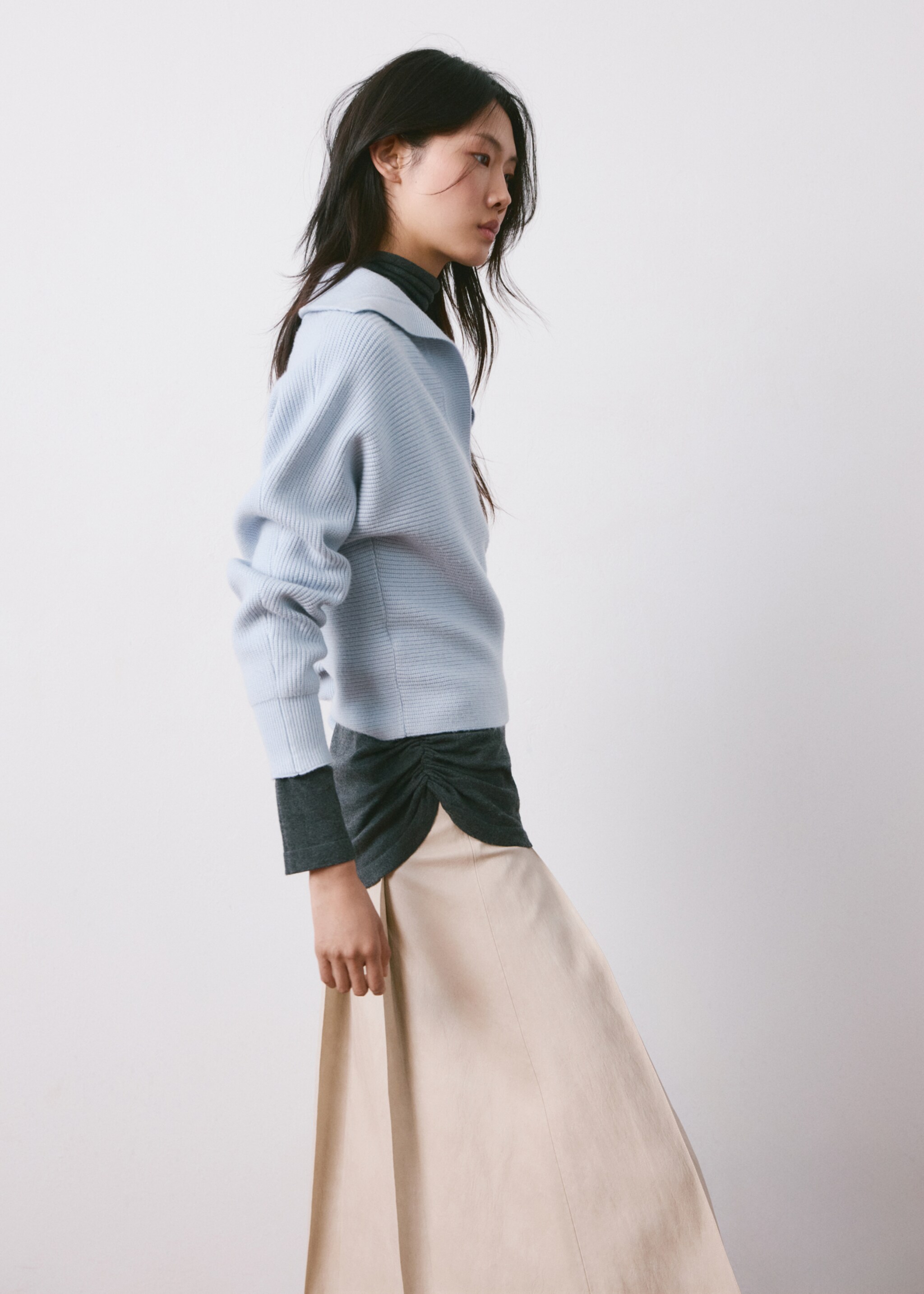 V-neck knit sweater - Details of the article 2, Sky Blue. Ref: 27014085-00.