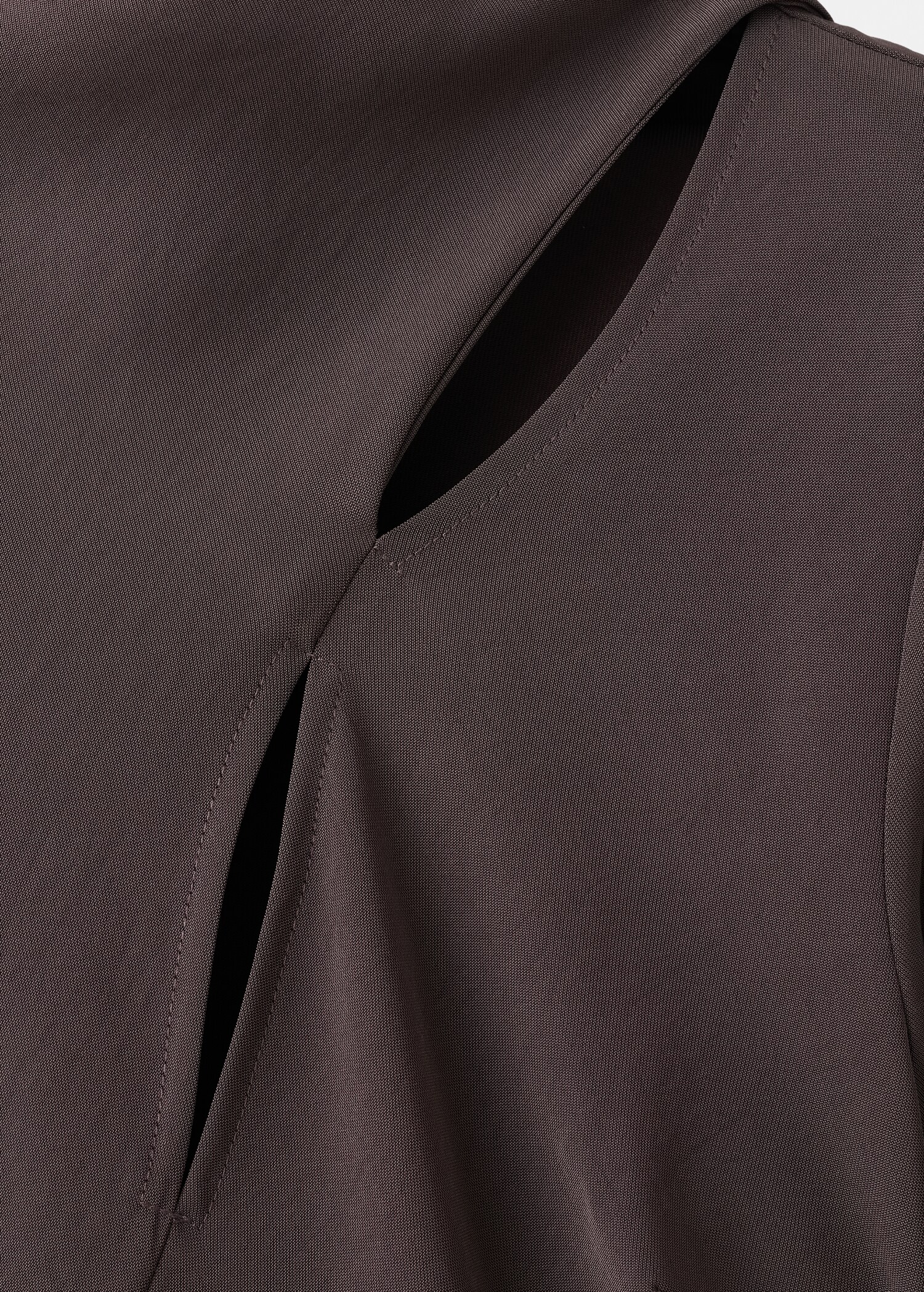 Vestido evasê com echarpe - Pormenor do artigo 8