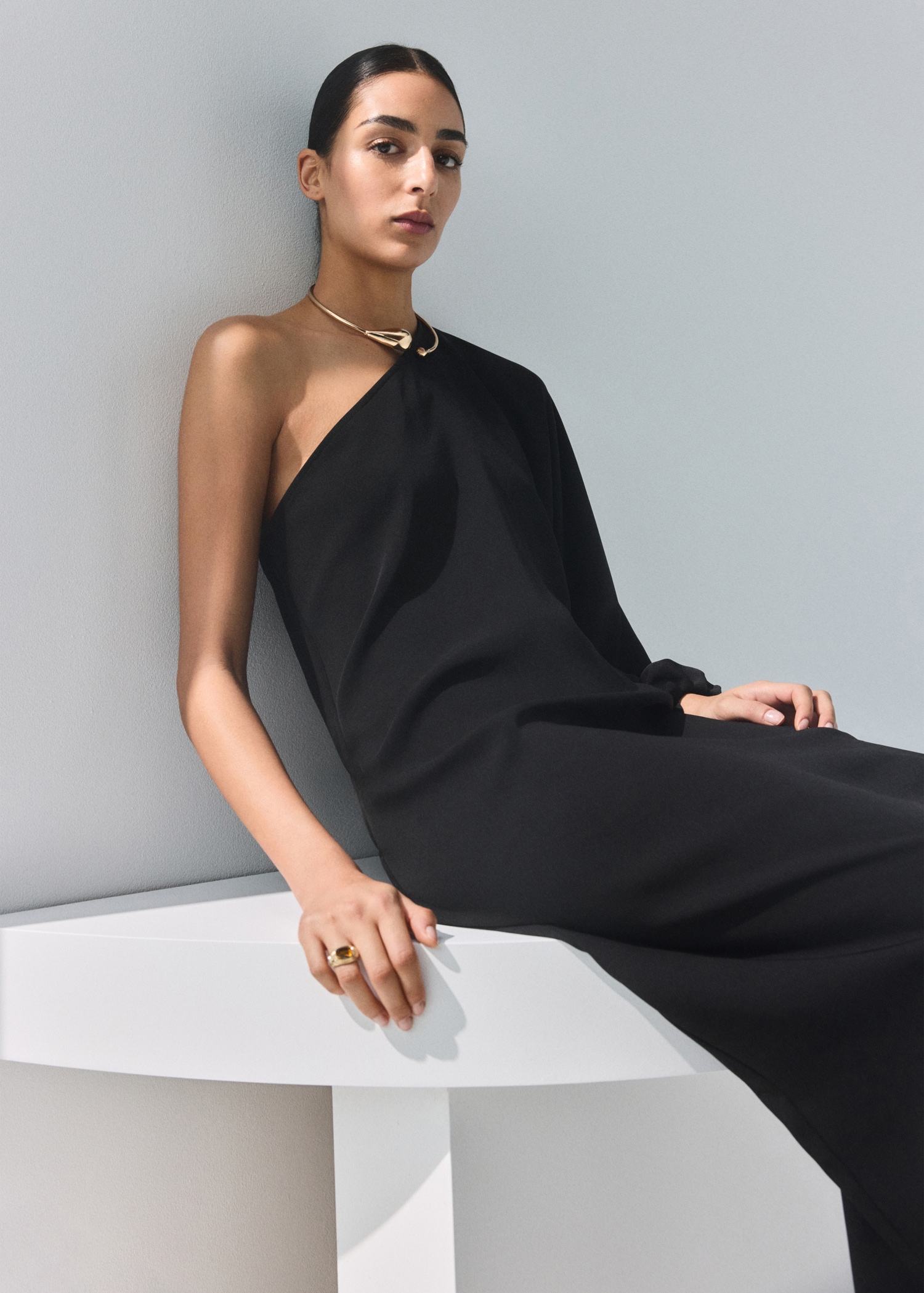 Vestido com manga abaloada - Plano médio