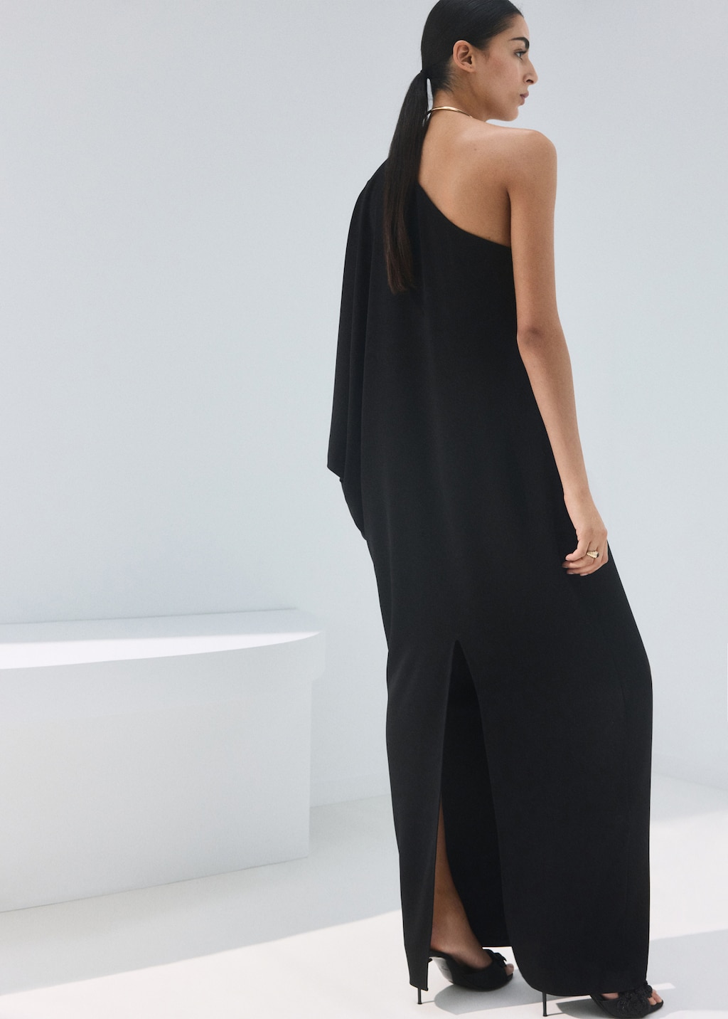 Collared dress with puffed sleeves