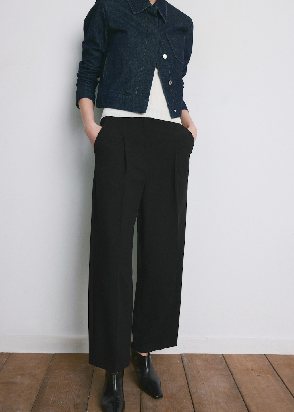 Straight-fit pleated pants