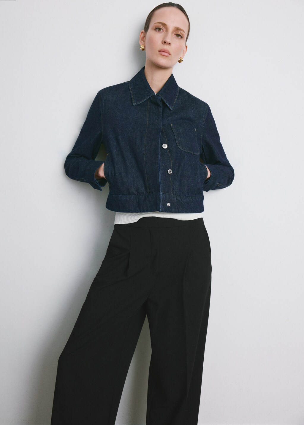 Straight-fit pleated pants - image 4