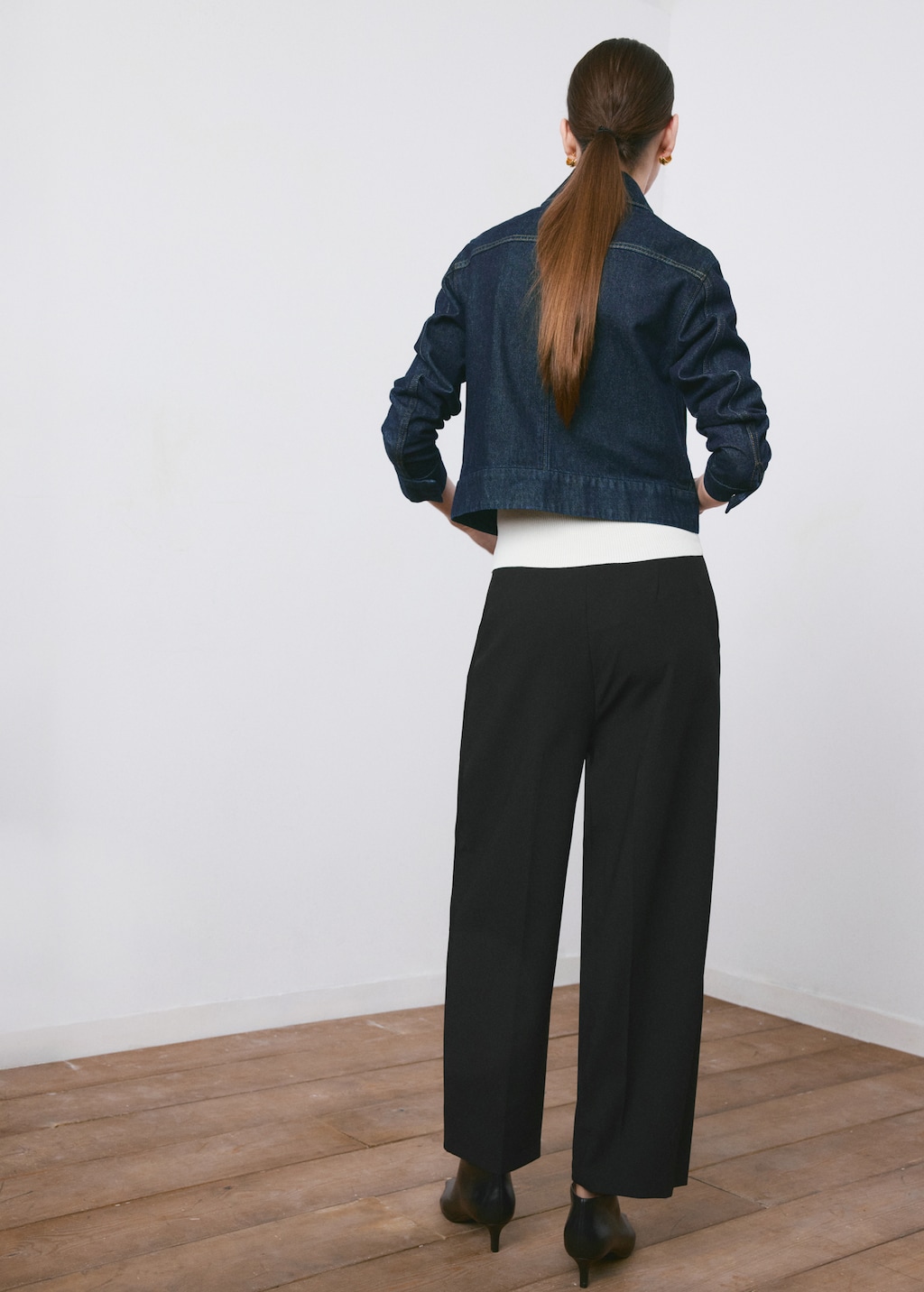 Straight-fit pleated pants - image 3