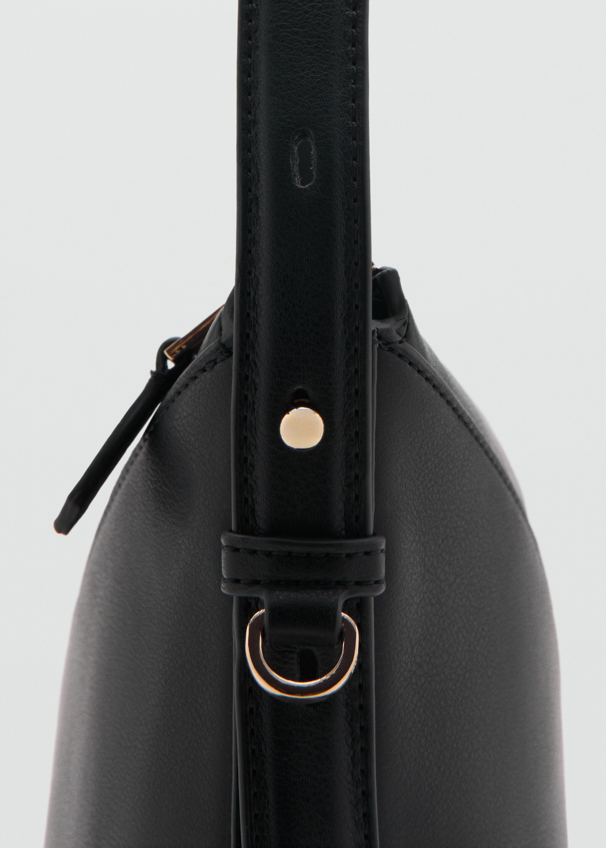 Sac à épaule avec anse ajustable - Détail de l'article 2, Noir. Ref: 27014096-00.