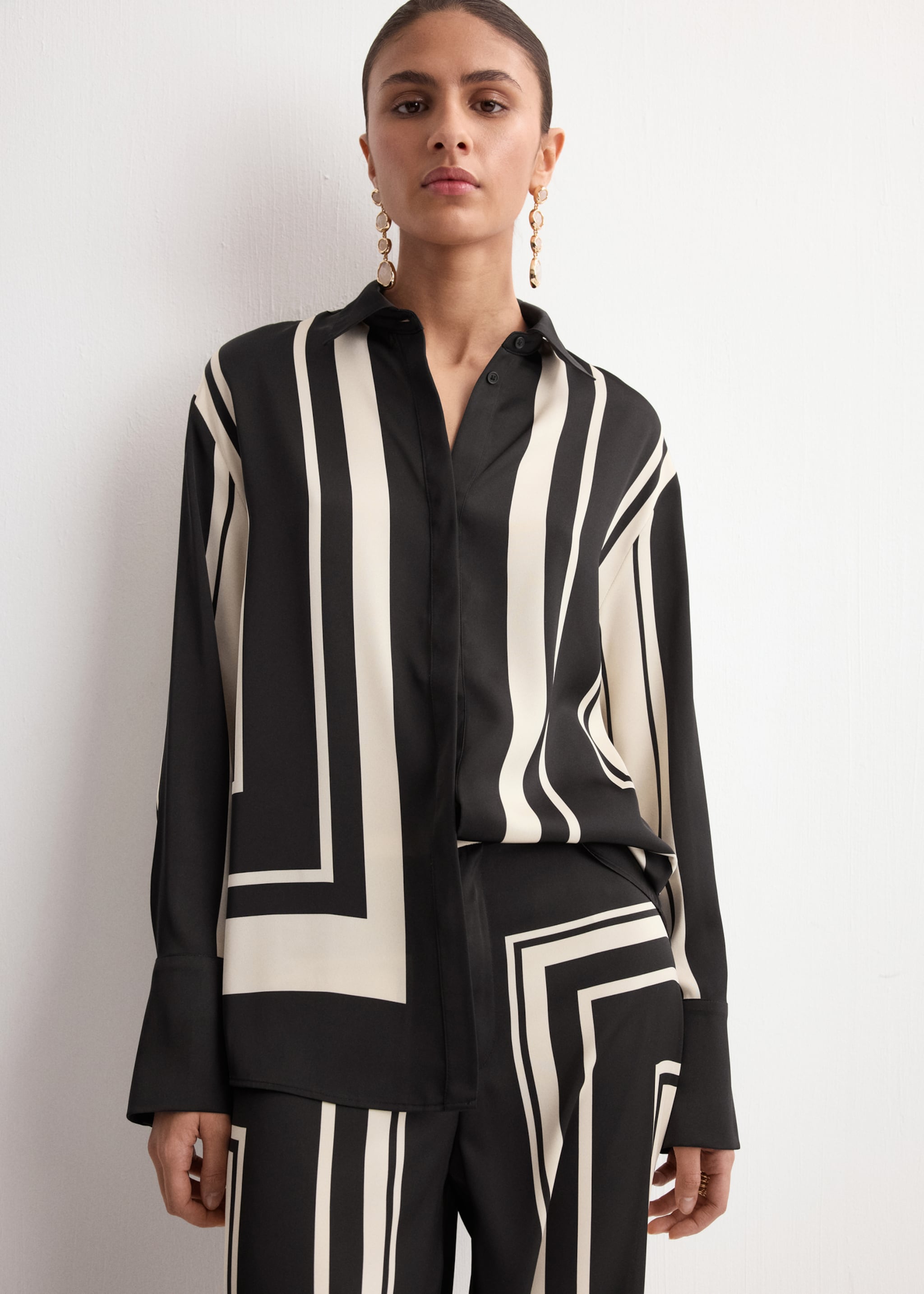 Satin print blouse - Medium plane, Black. Ref: 27014098-00.