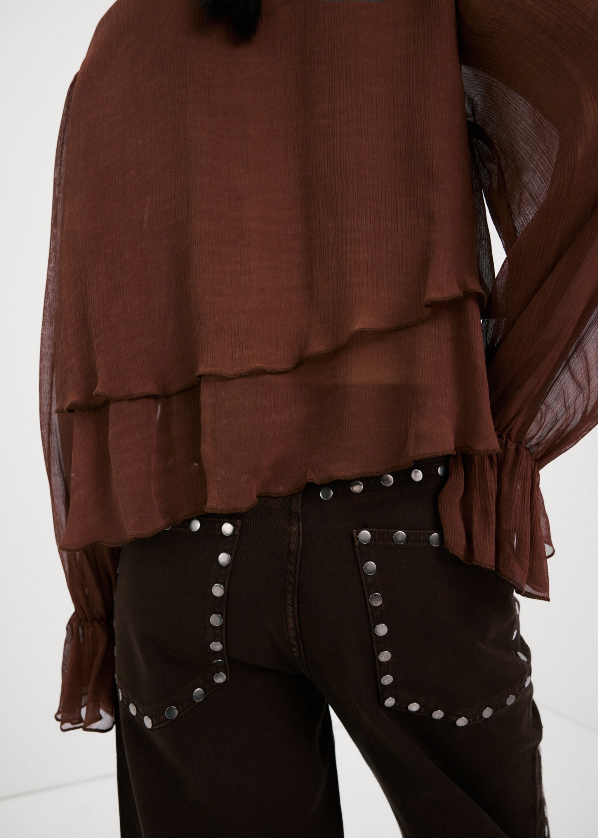 Wideleg jeans met studs - Detail van het artikel 6, Chocoladebruin. Ref: 27014101-00.