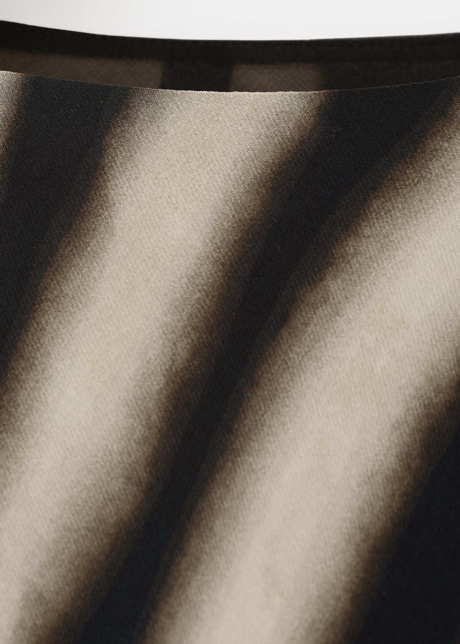 Vestido evasê com estampado animal - Pormenor do artigo 0