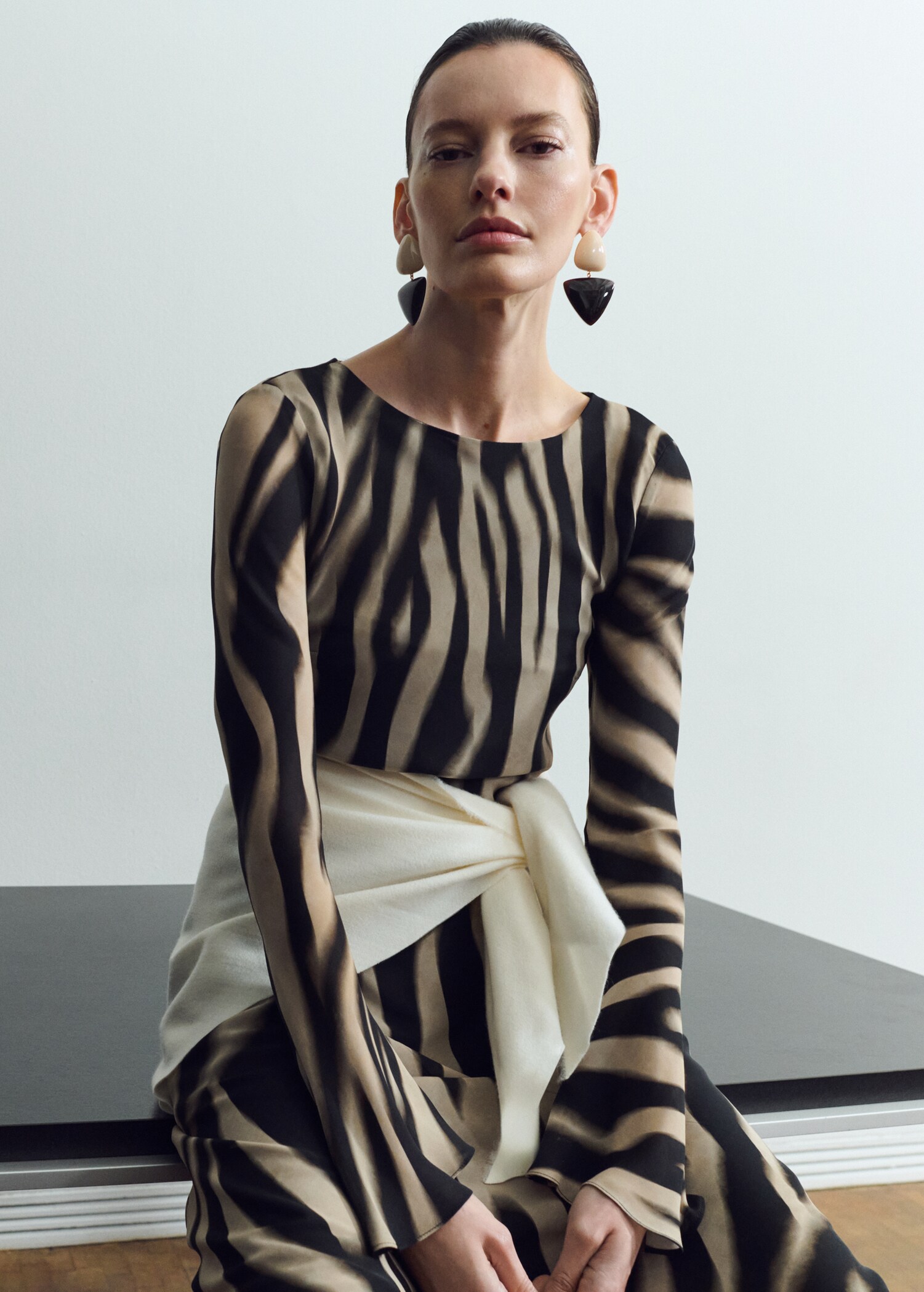 Vestido evasê com estampado animal - Pormenor do artigo 1