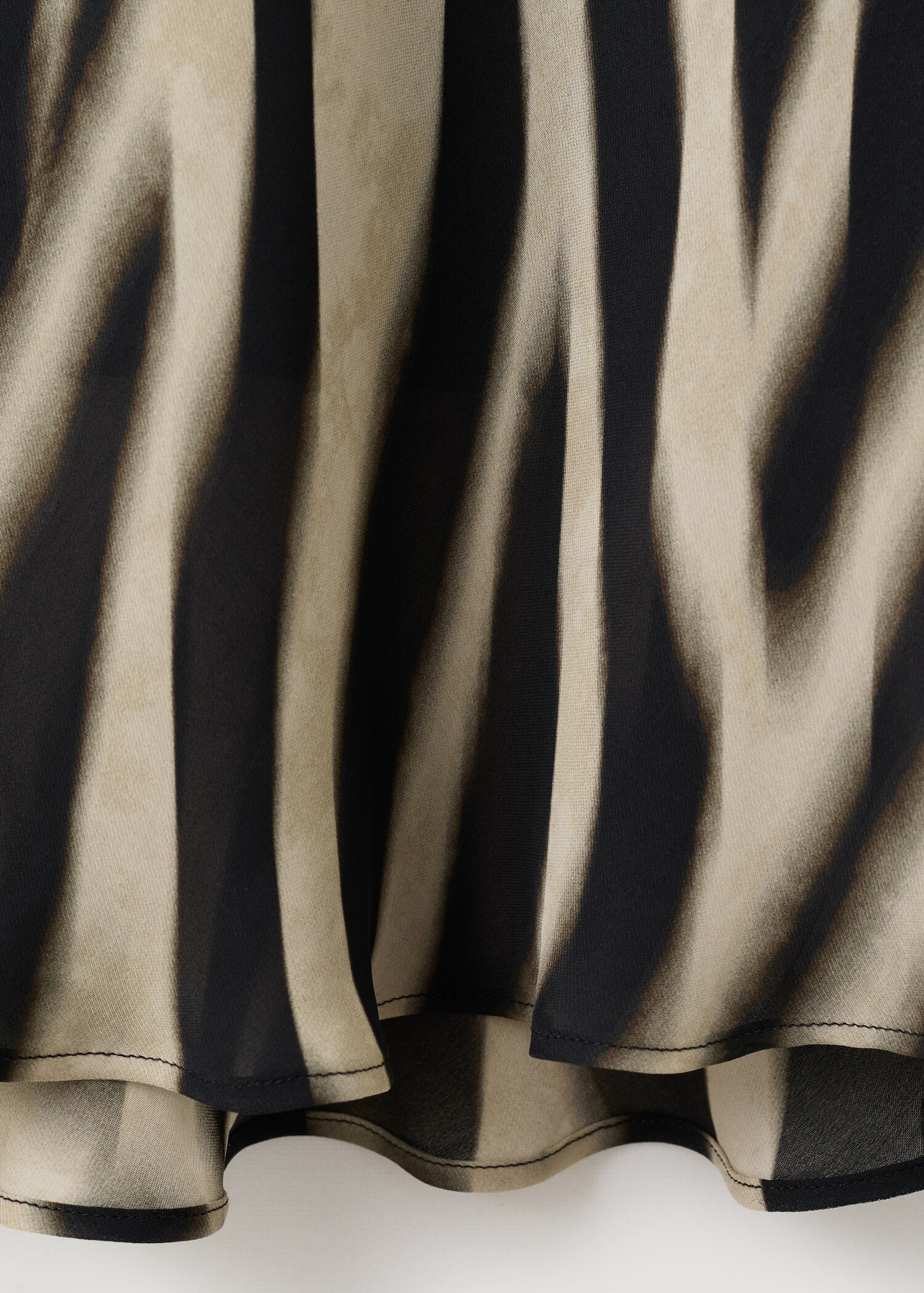 Vestido evasê com estampado animal - Pormenor do artigo 8