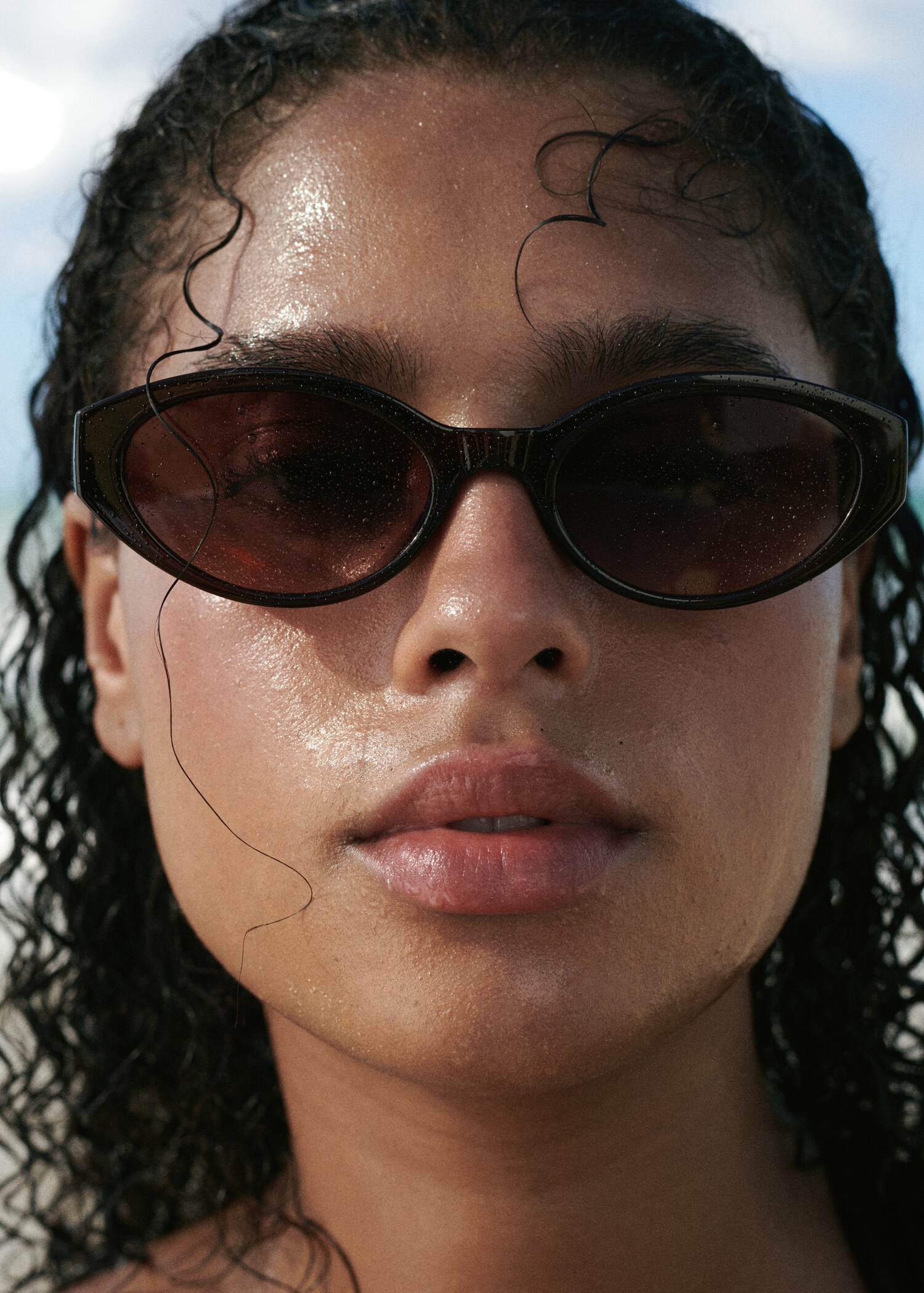 Asymmetrical swimsuit with metallic detail - Details of the article 1