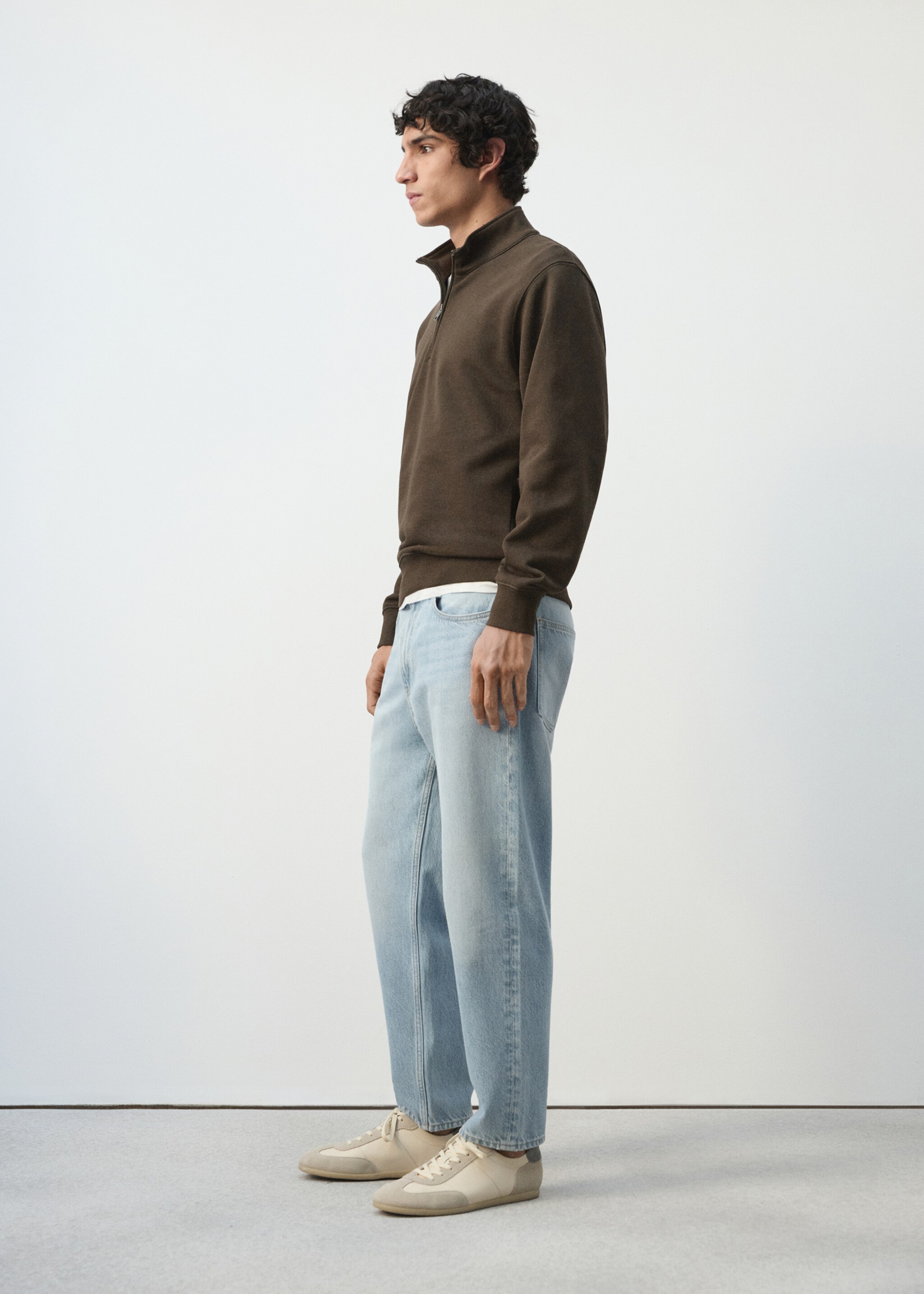 100% cotton zip-neck sweatshirt - Details of the article 2, Chocolate. Ref: 27014433-00.