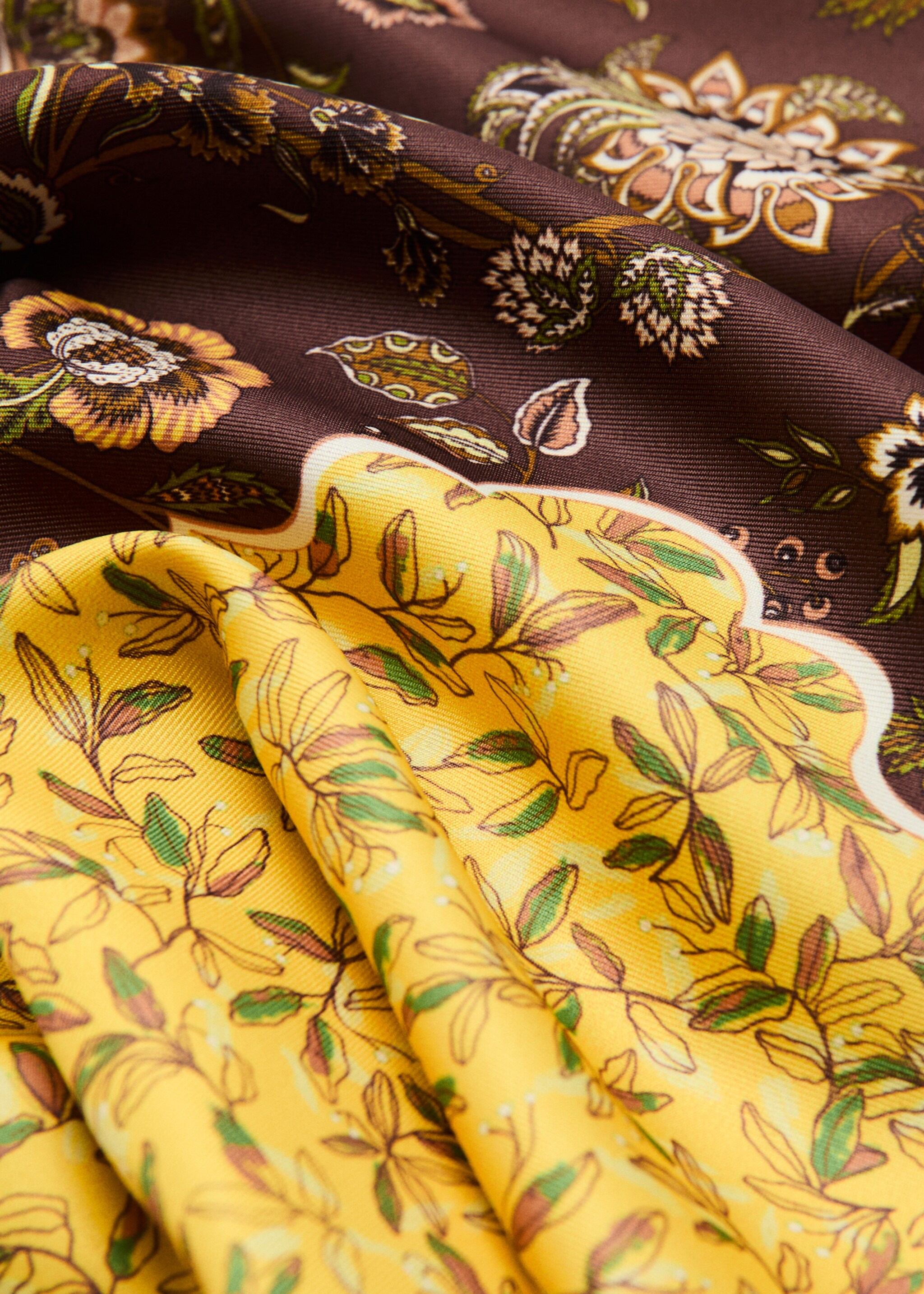 Printed satin scarf - Medium plane, Pastel Yellow. Ref: 27014434-00.