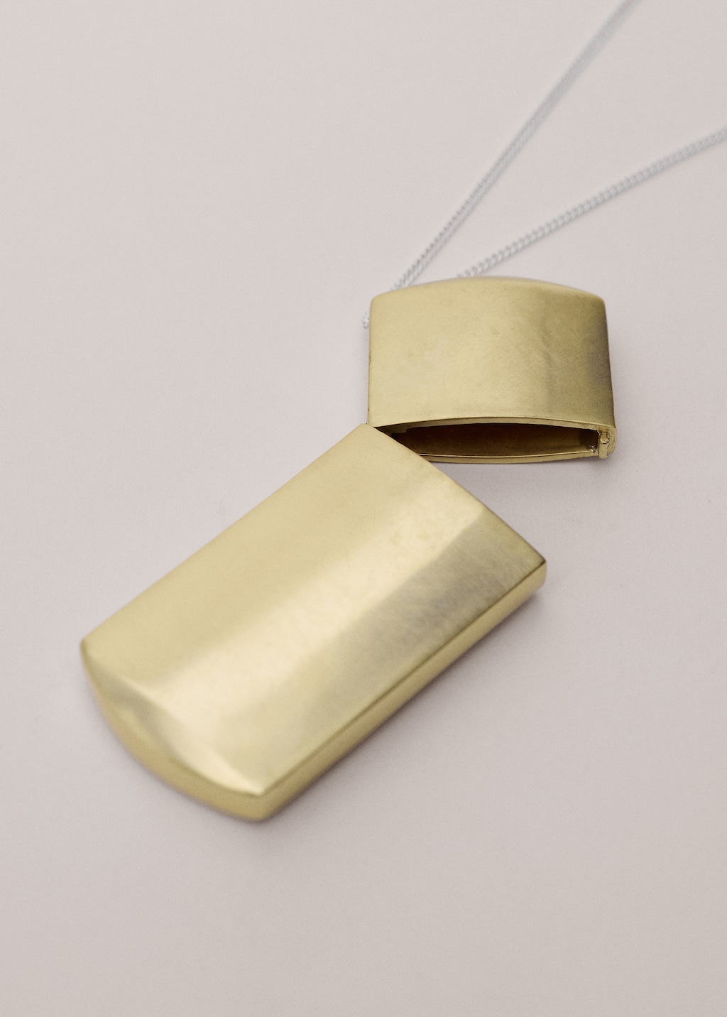 Metallic locket pendant necklace - image 4