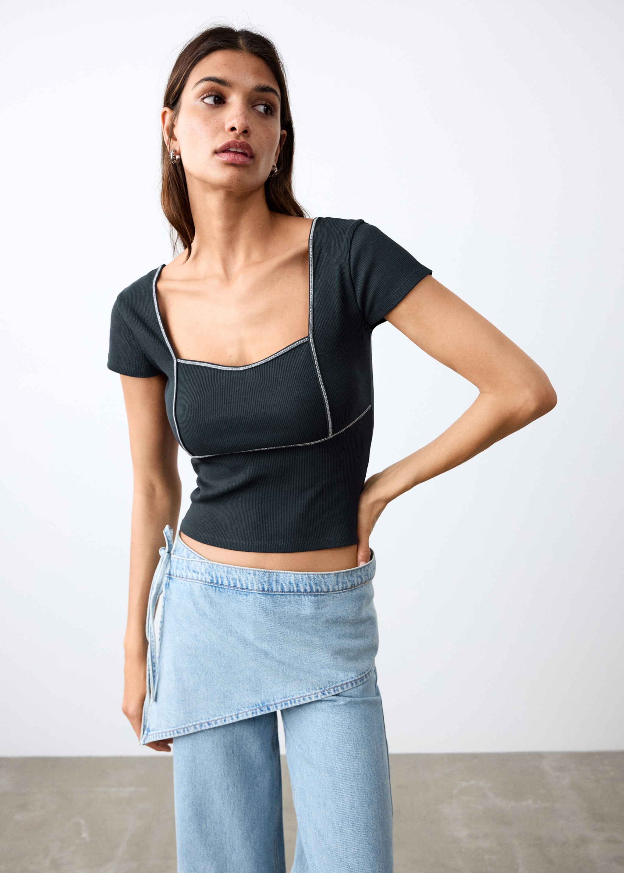 T-shirt détail couture - Plan moyen, Bleu marine. Ref: 27014447-00.